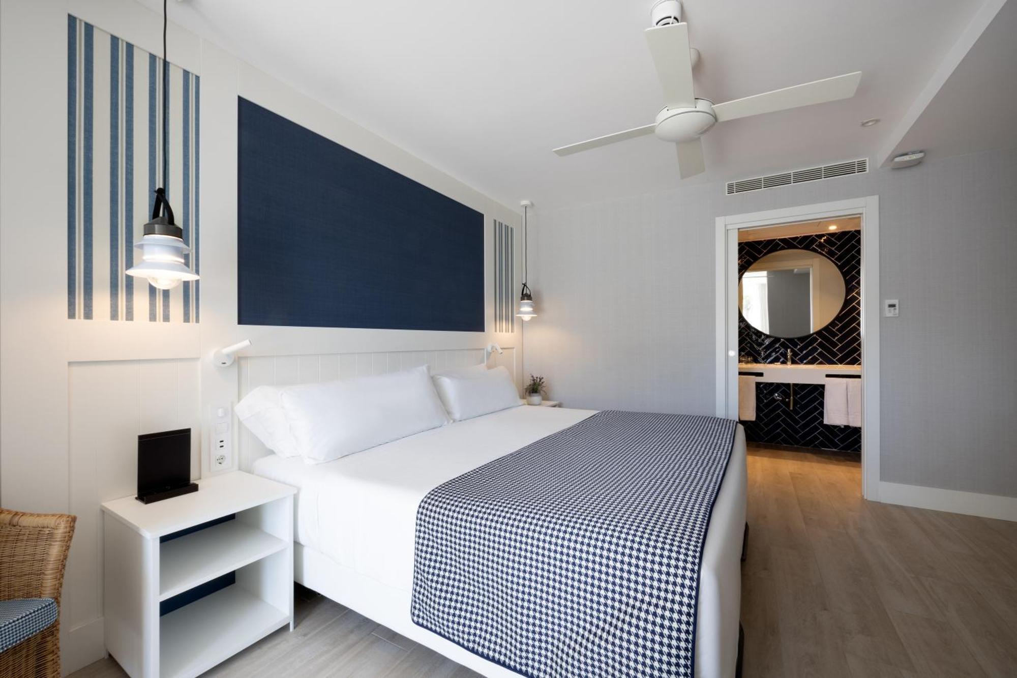 Premium Room with Terrace and Sea View,1588041290:JPEG