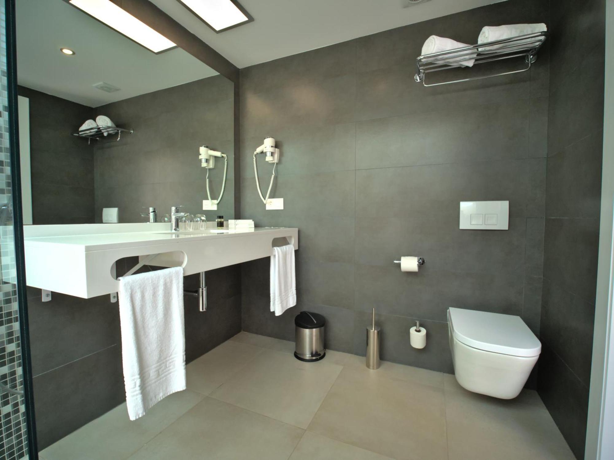 Deluxe Suite,1553037613:JPEG