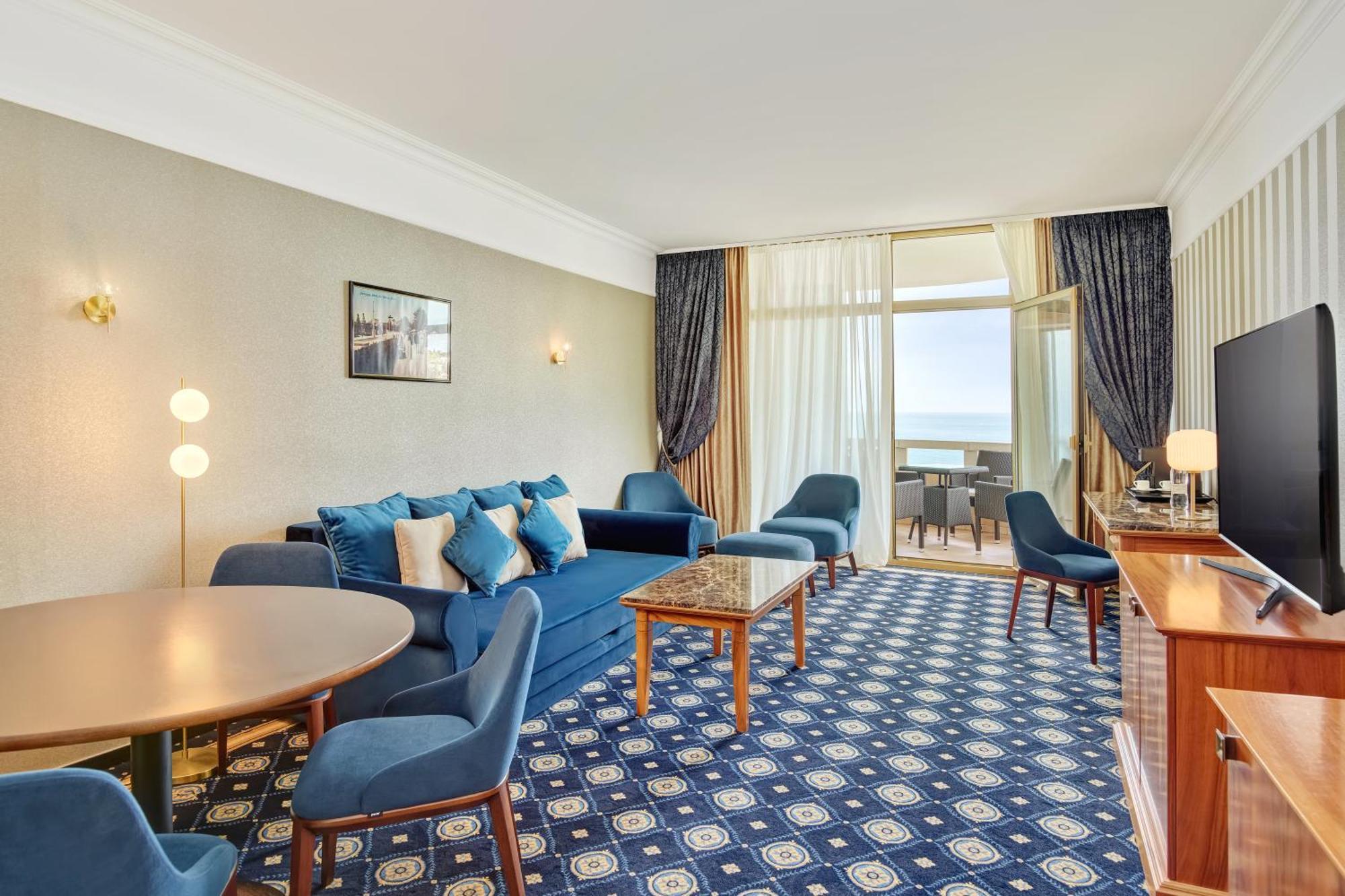 Executive Suite,1553157094:JPEG