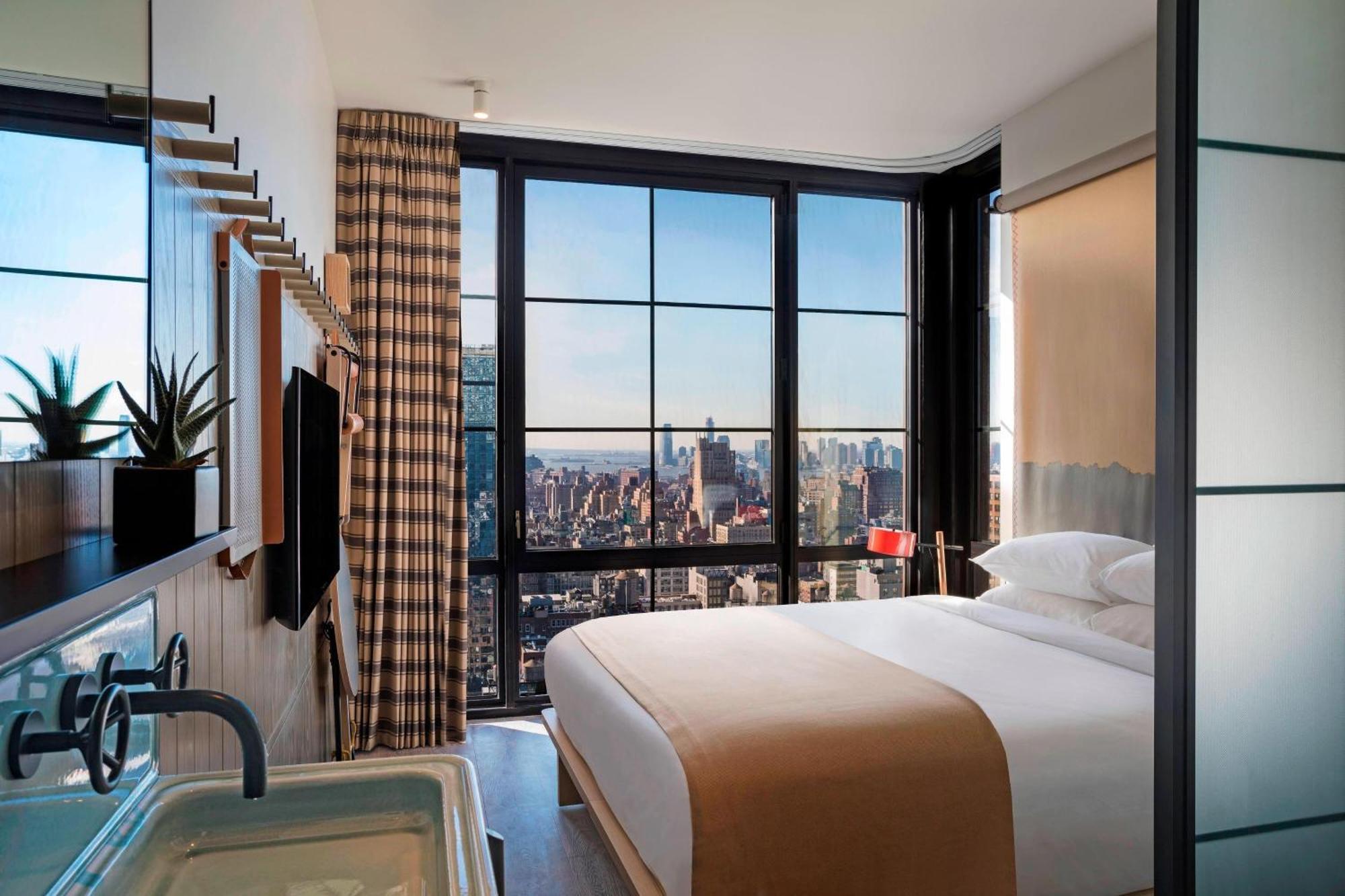 King Room with Landmark View - Hearing Accessible,1553343565:JPEG