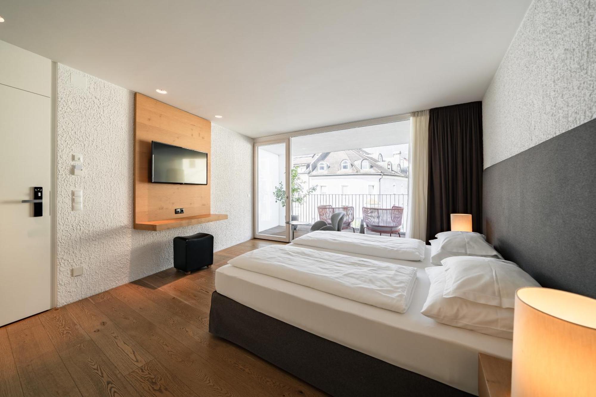 Junior Suite Balcony,1553615353:JPEG
