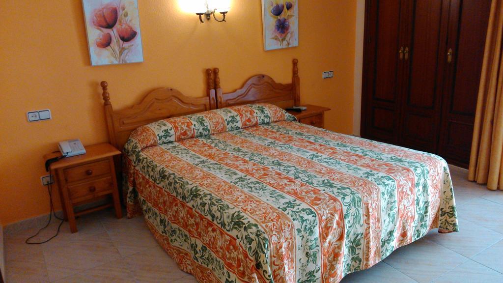 Chambre Lit Queen-Size avec Balcon