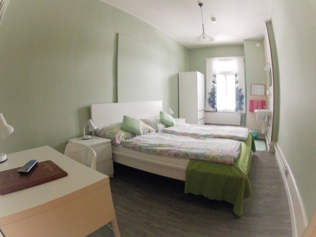 Zweibettzimmer mit Gemeinschaftsbad