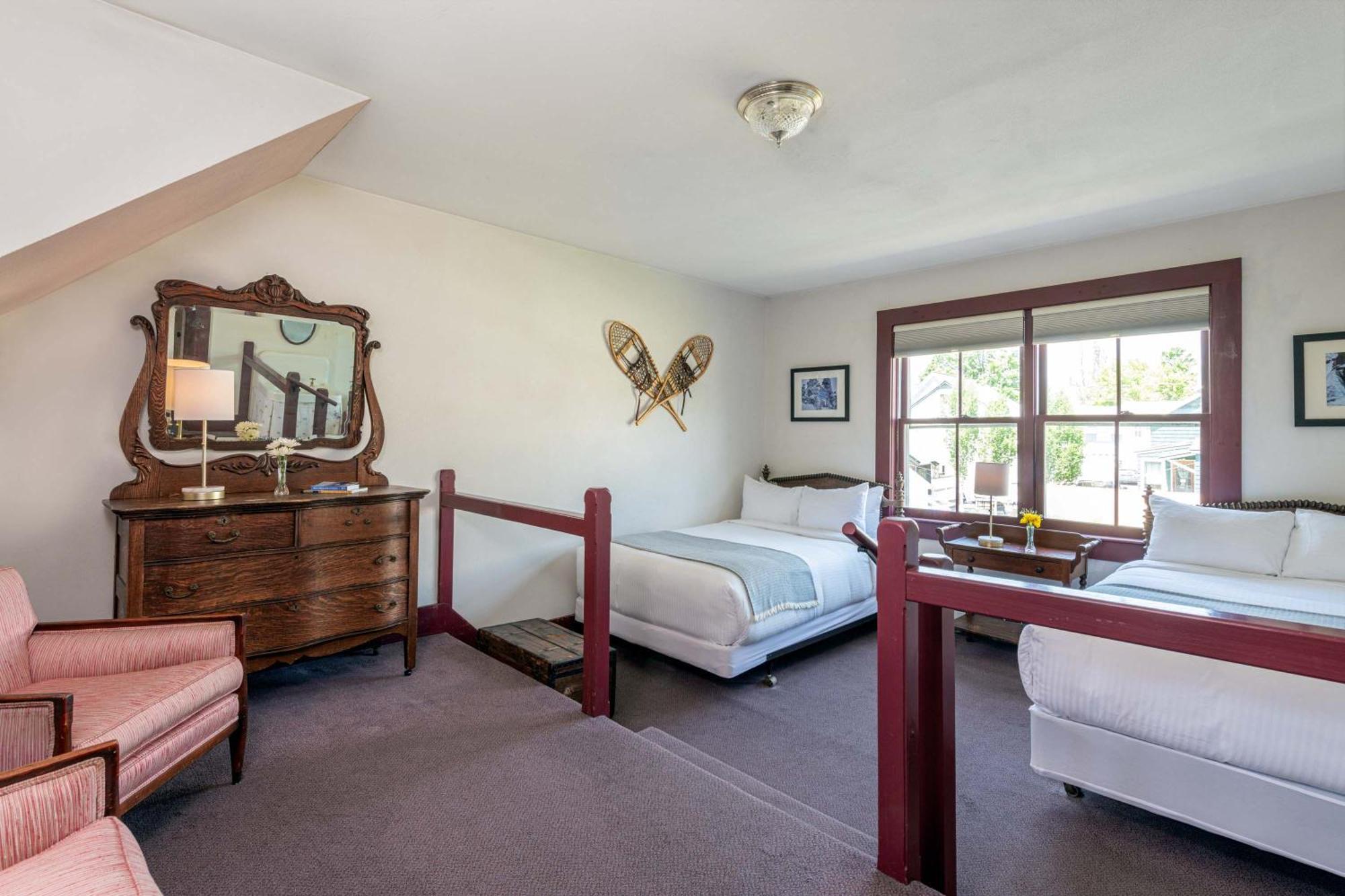 Standard Double Room with Shared Bathroom