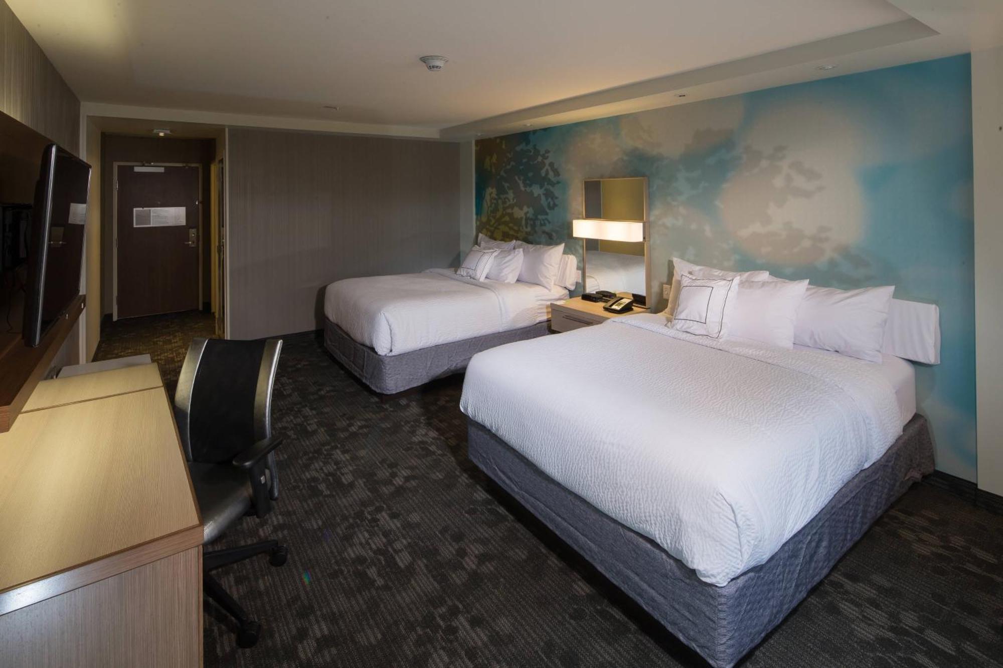 Queen Room with Two Queen Beds and Bathtub - Mobility Access