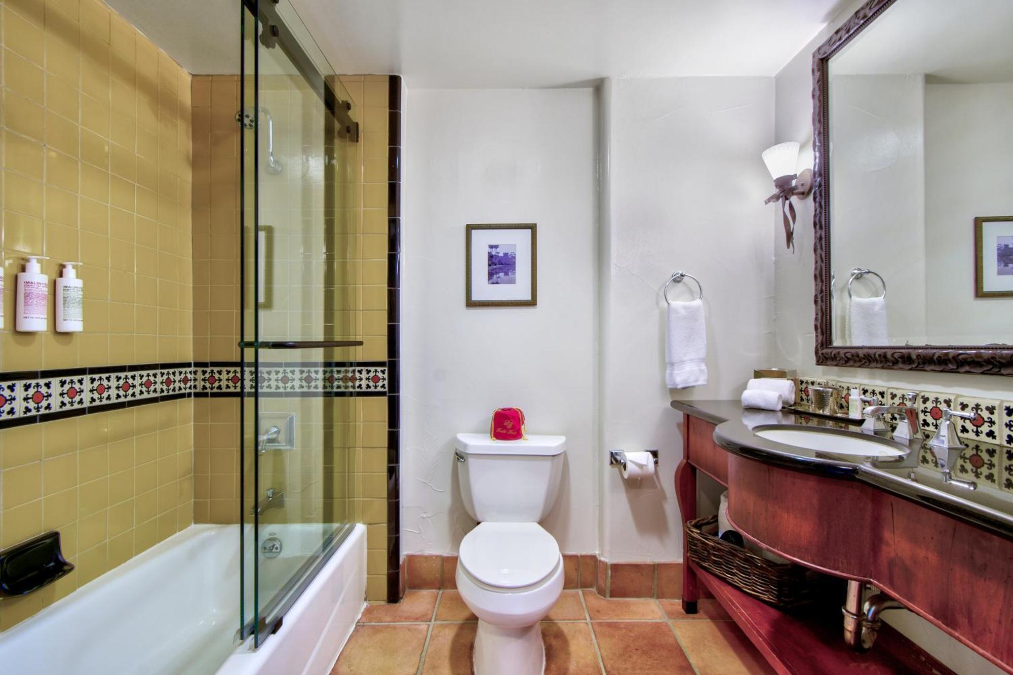 Deluxe King Room,1554251431:JPEG