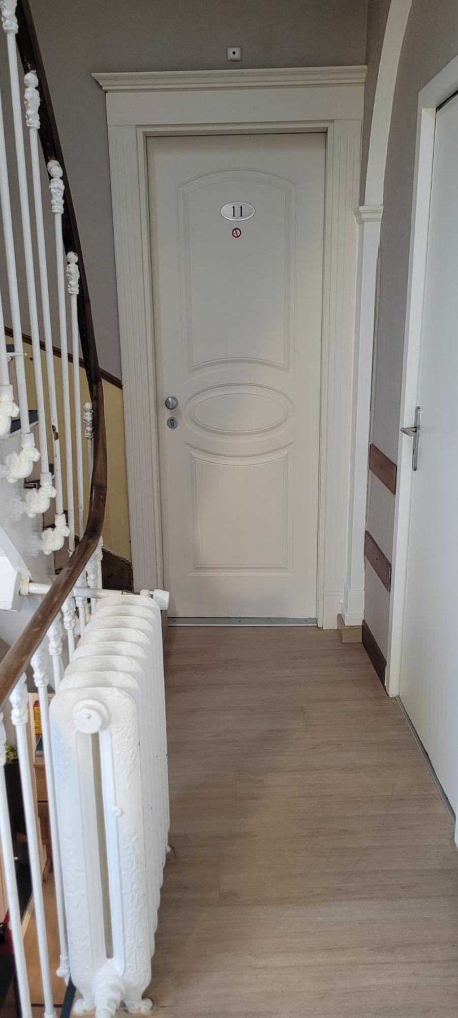 Chambre Double avec Salle de Bains et Toilettes Communes