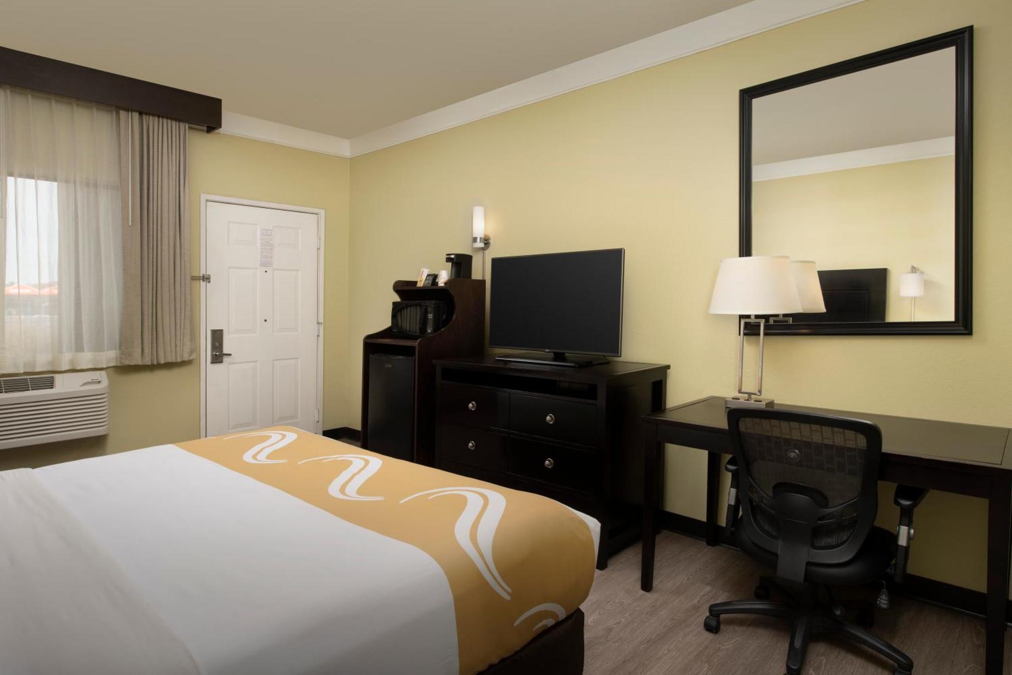 Standard King Room - Non-Smoking