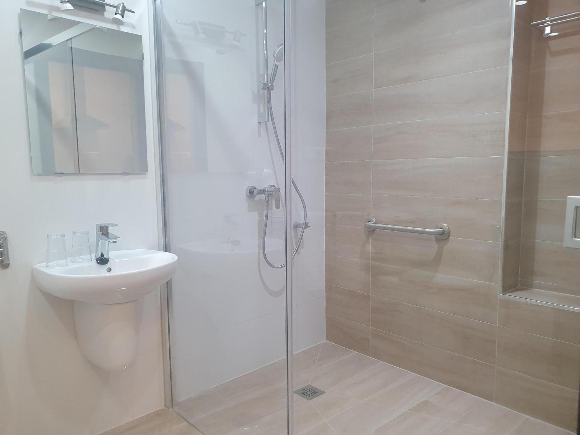 Quarto Twin com Cozinha