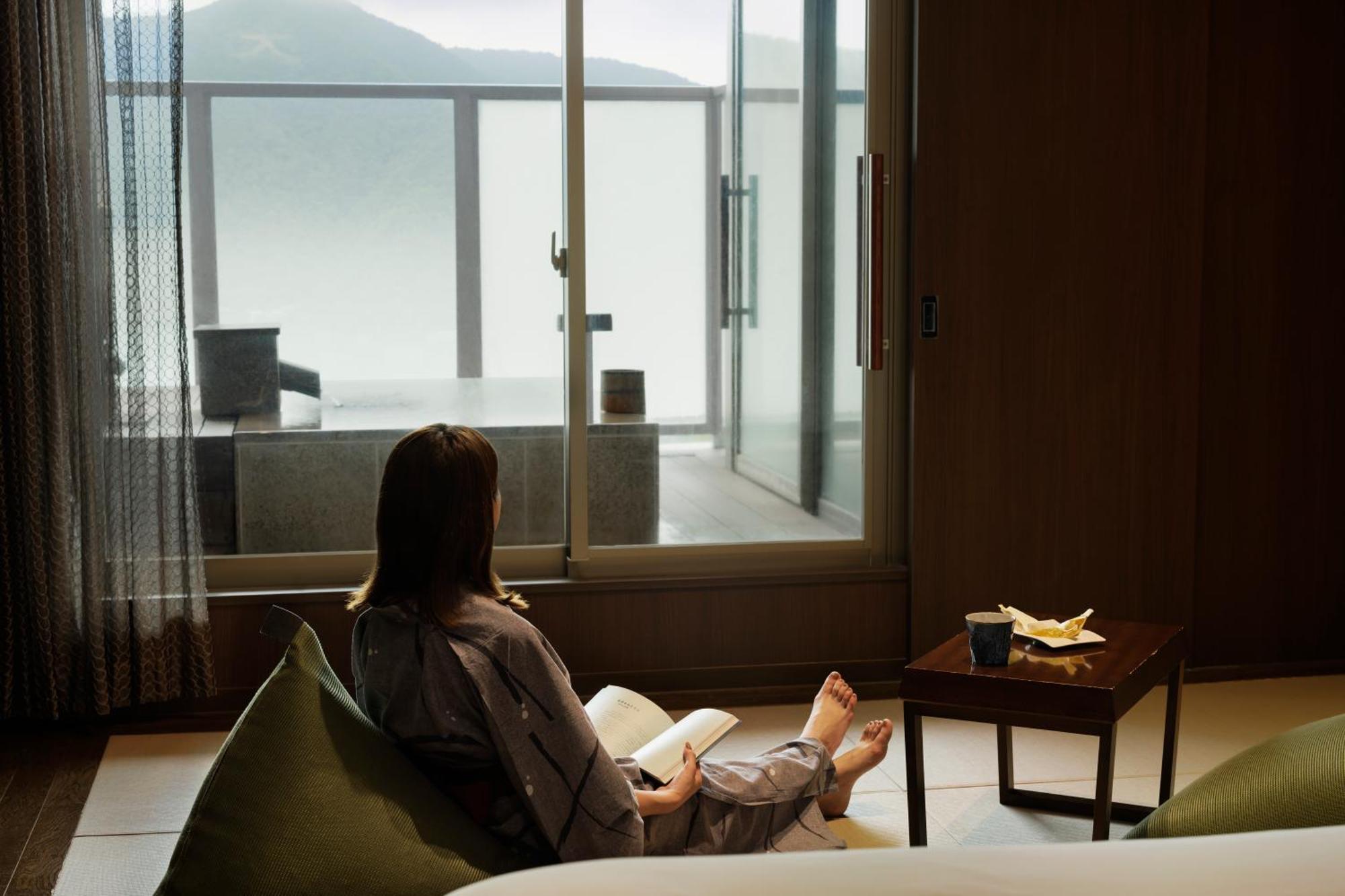 【Edificio Principal】Habitación Deluxe con Zona de Tatami y Baño al Aire Libre