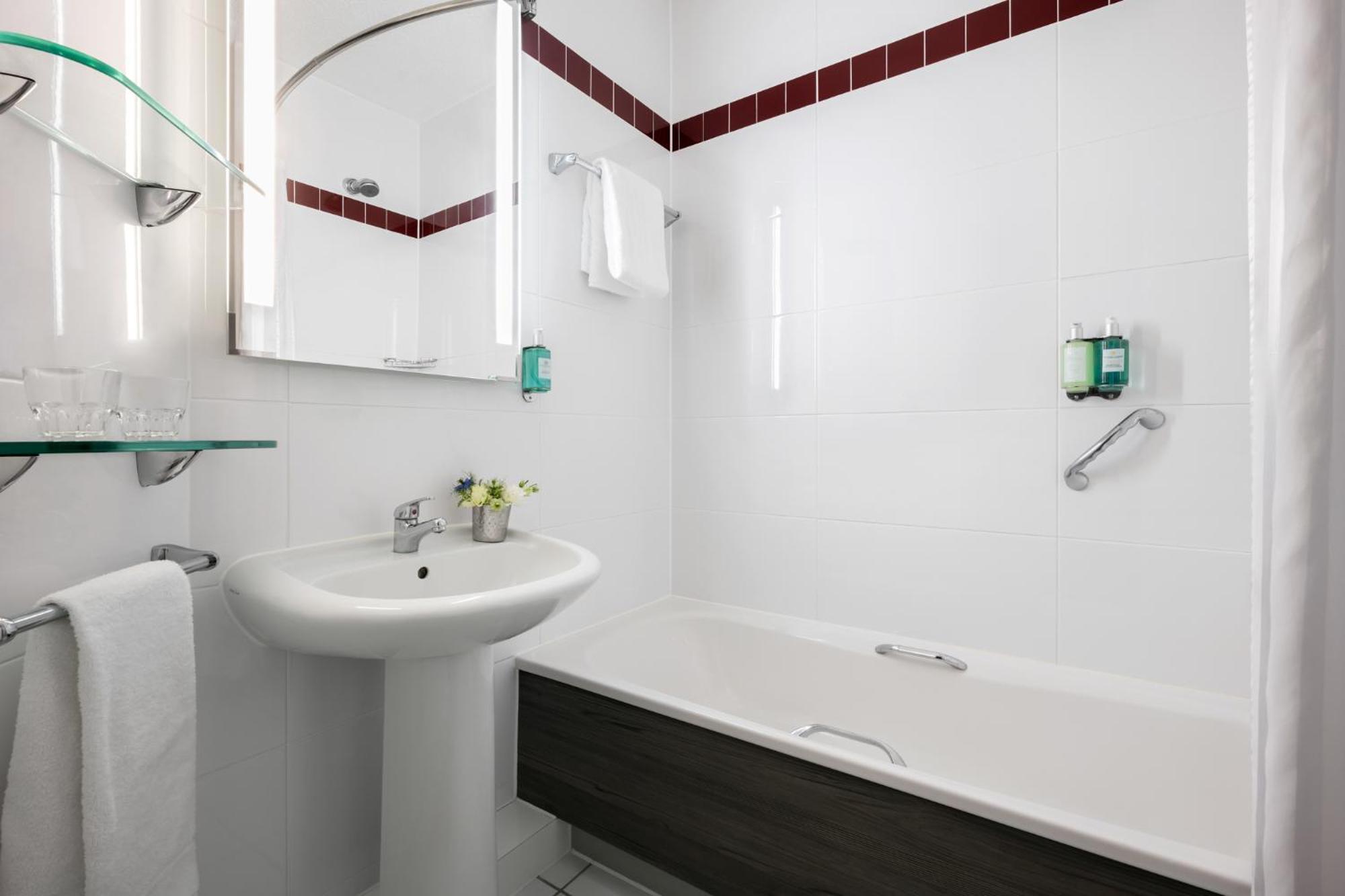 Habitación Doble Estándar con sofá cama (2 adultos + 2 niños)