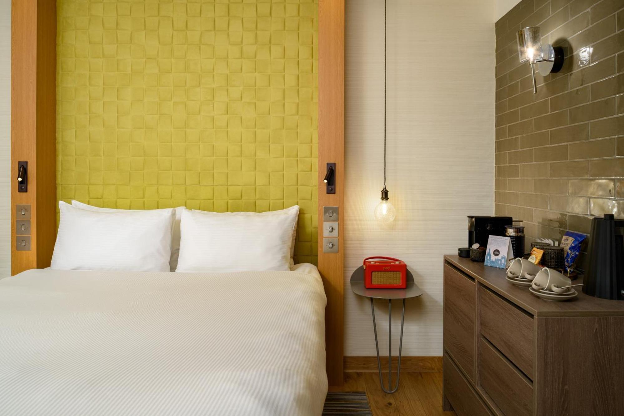 Double Room – ARTIST’S VISTA,958342414:JPEG
