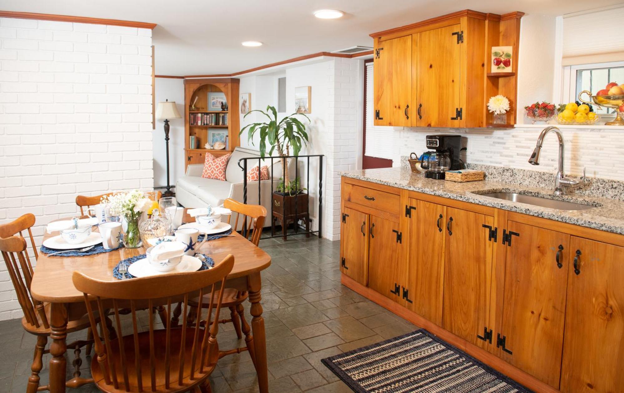 Apartment - Basement (Pet Friendly),1556333839:JPEG