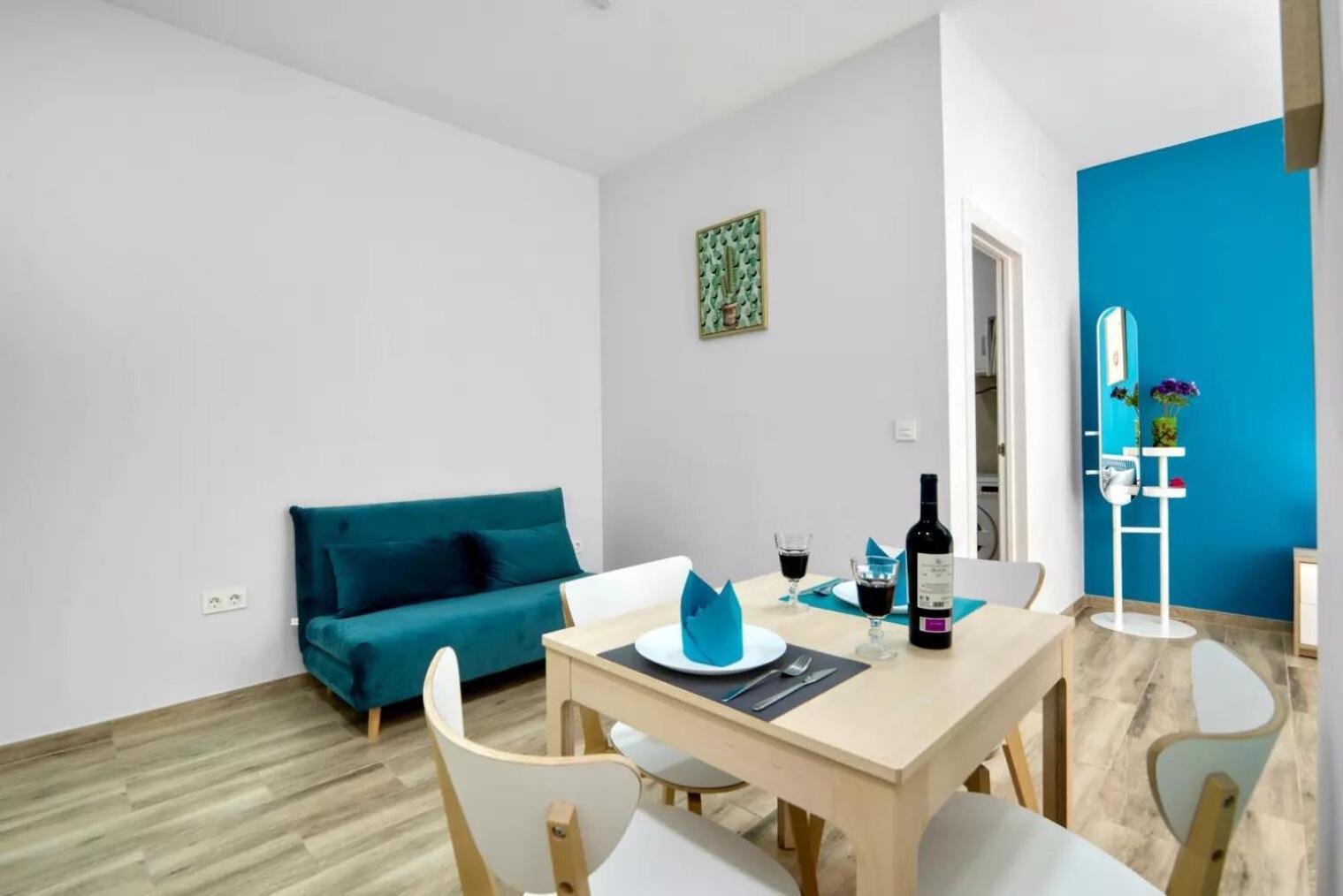 Studio mit Balkon