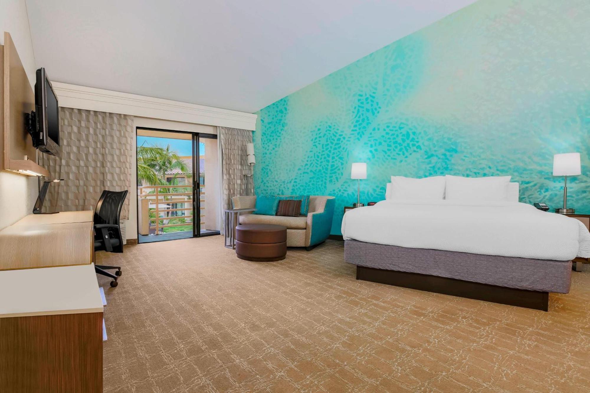 Studio Suite, Larger Guest room, 1 King, Sofa bed