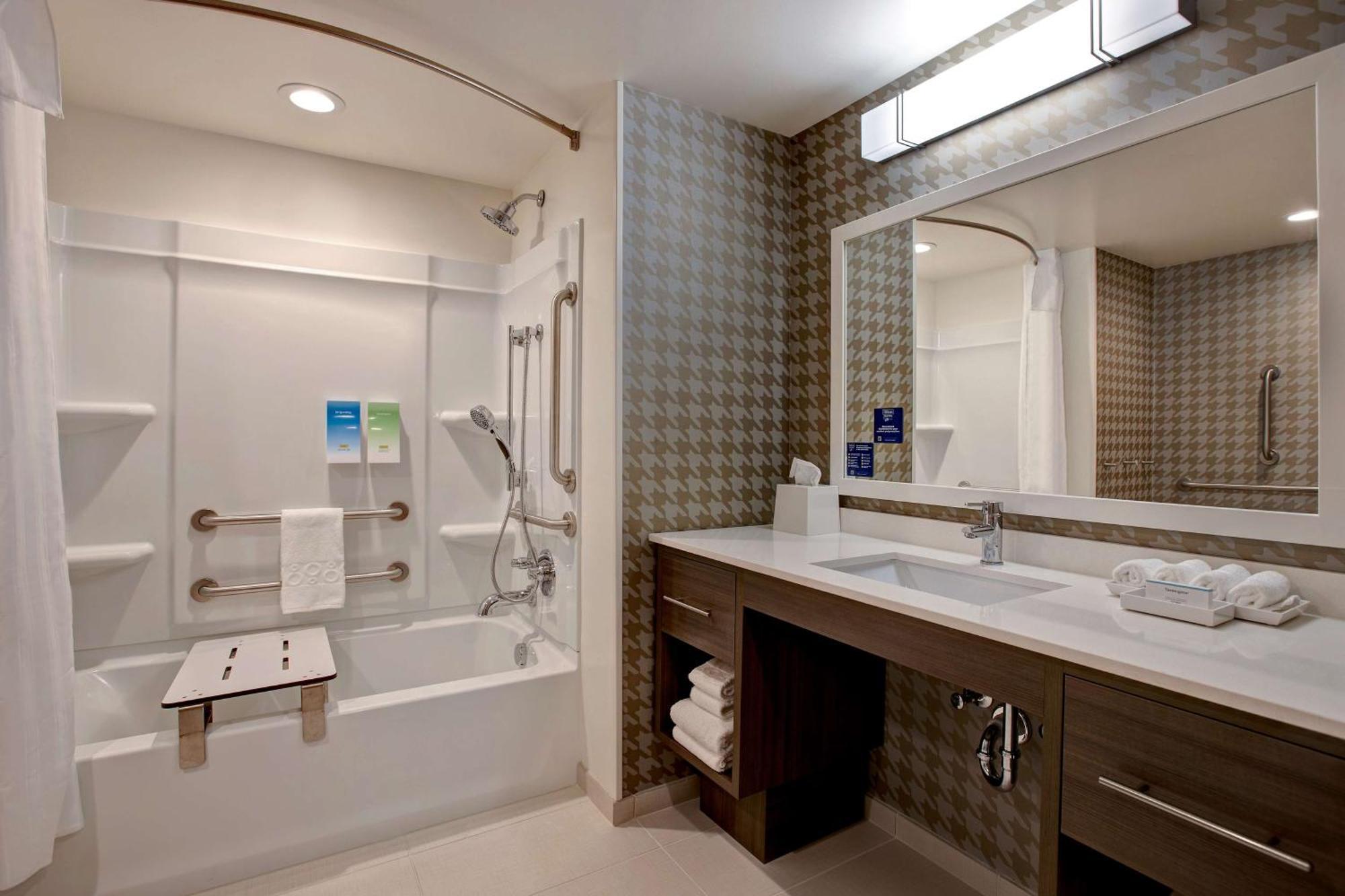 King Studio Suite - Mobility Access/Non-Smoking