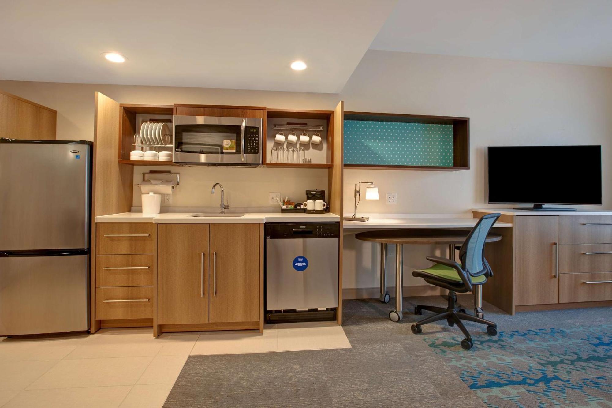 One-Bedroom King Suite - Non-Smoking
