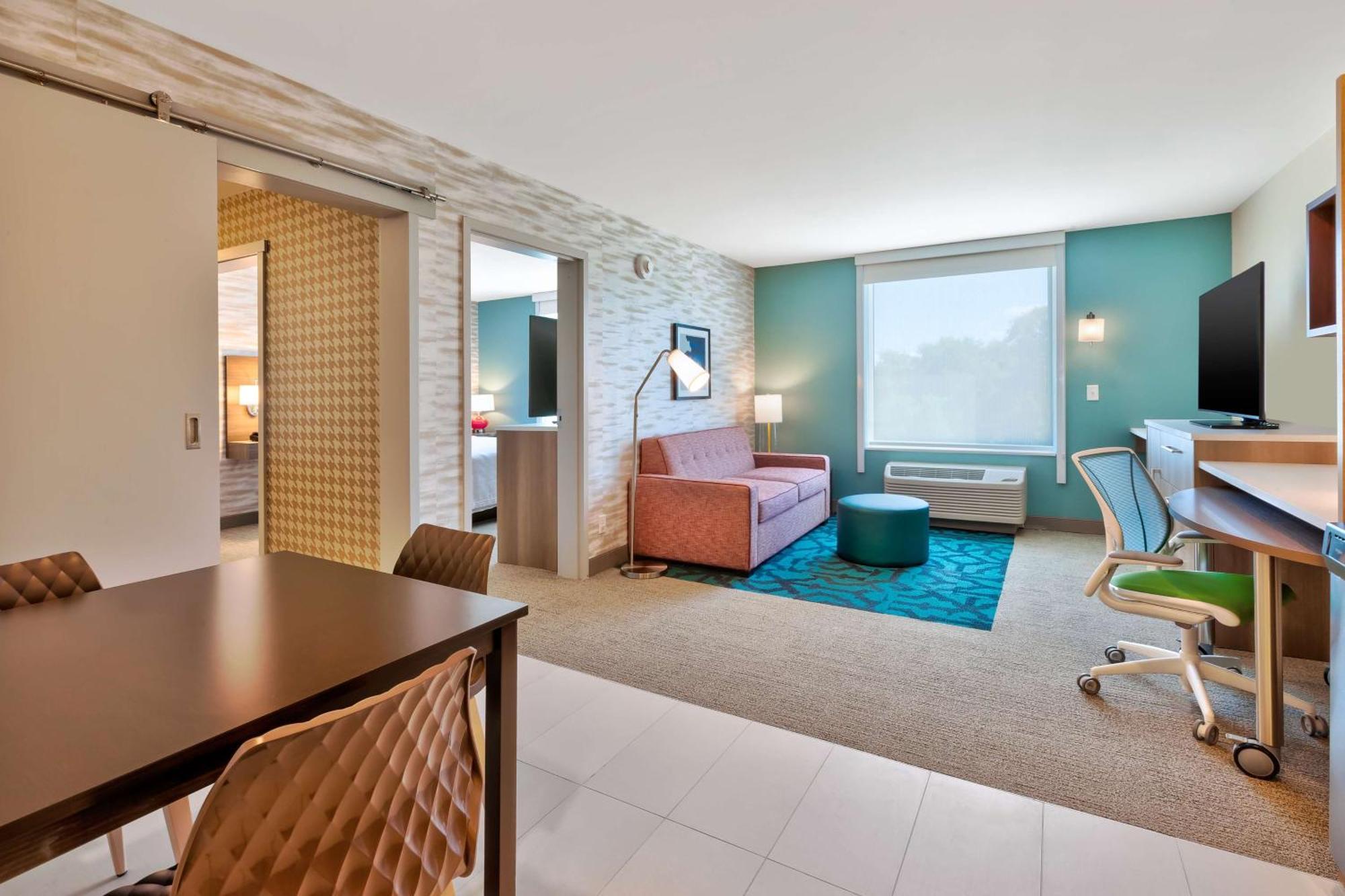 One-Bedroom King Suite - Non-Smoking,1557091006:JPEG