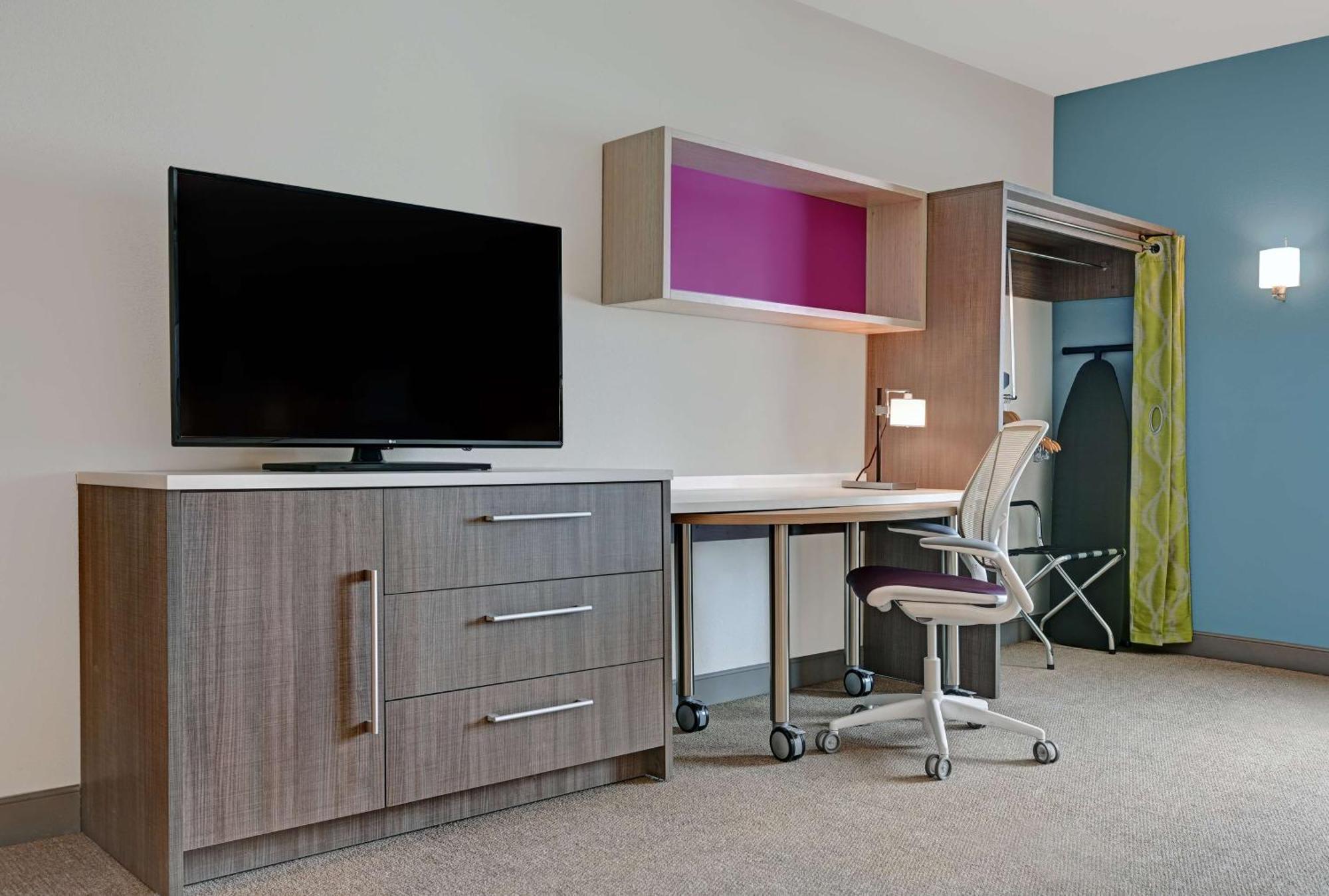 King Studio Suite Mobility Access or Non-Smoking