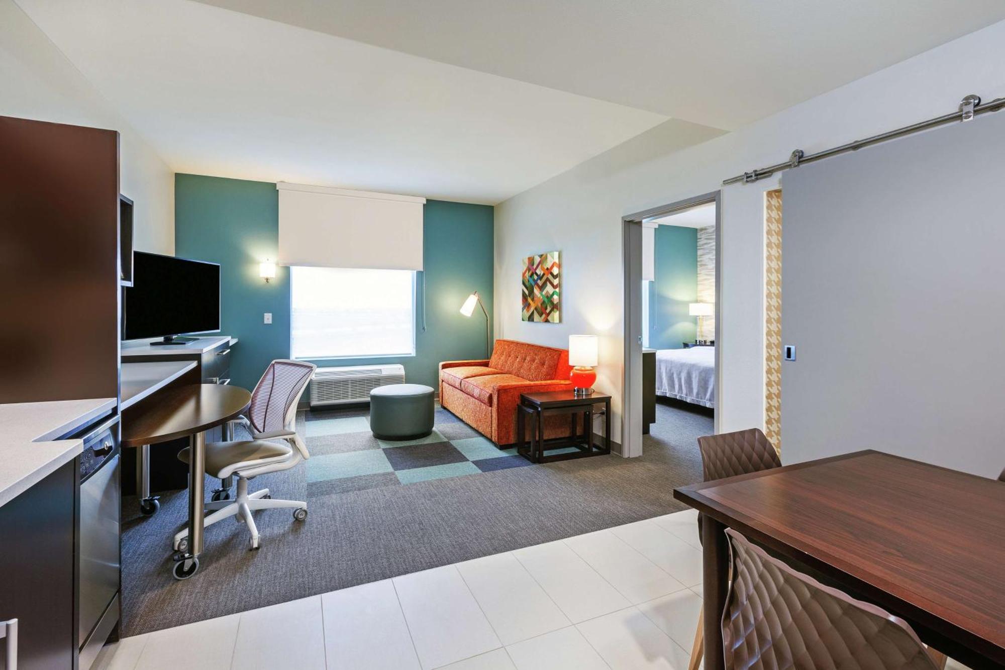 King Suite - Mobility Access/Non-Smoking
