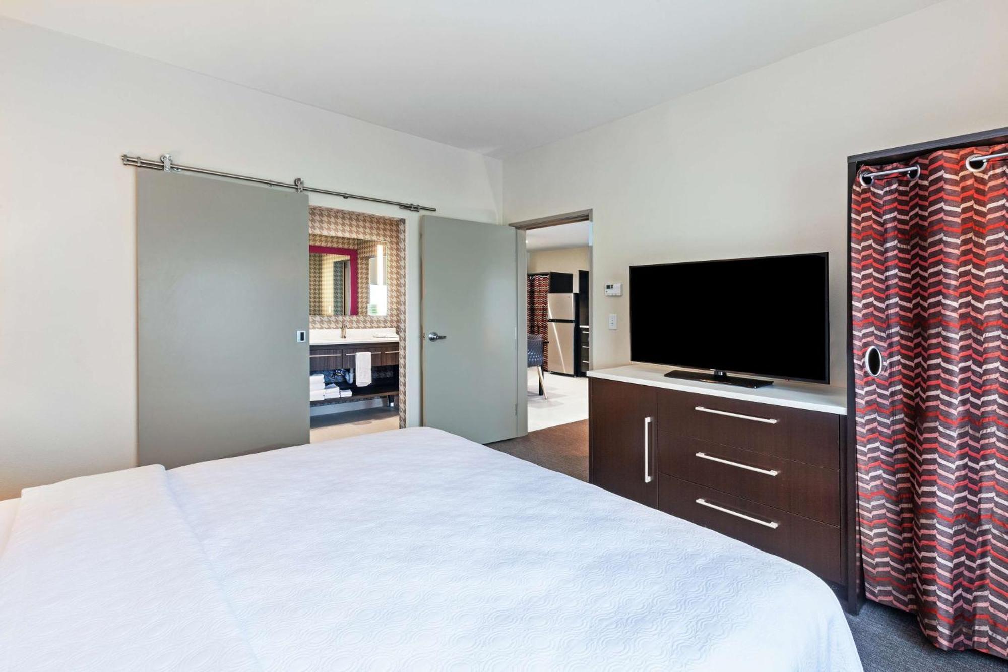 One-Bedroom King Suite - Non-Smoking