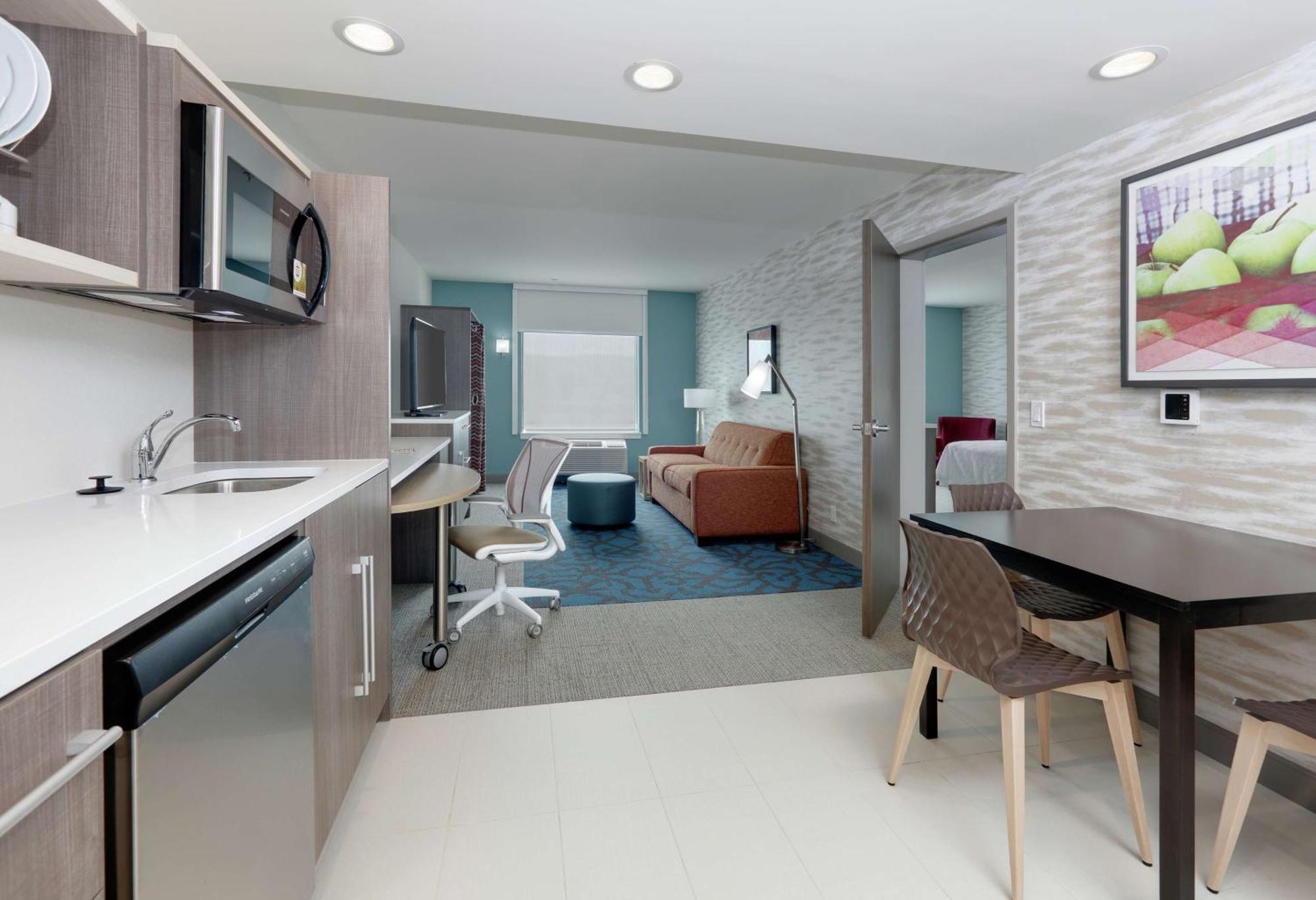One-Bedroom King Suite - Non-Smoking