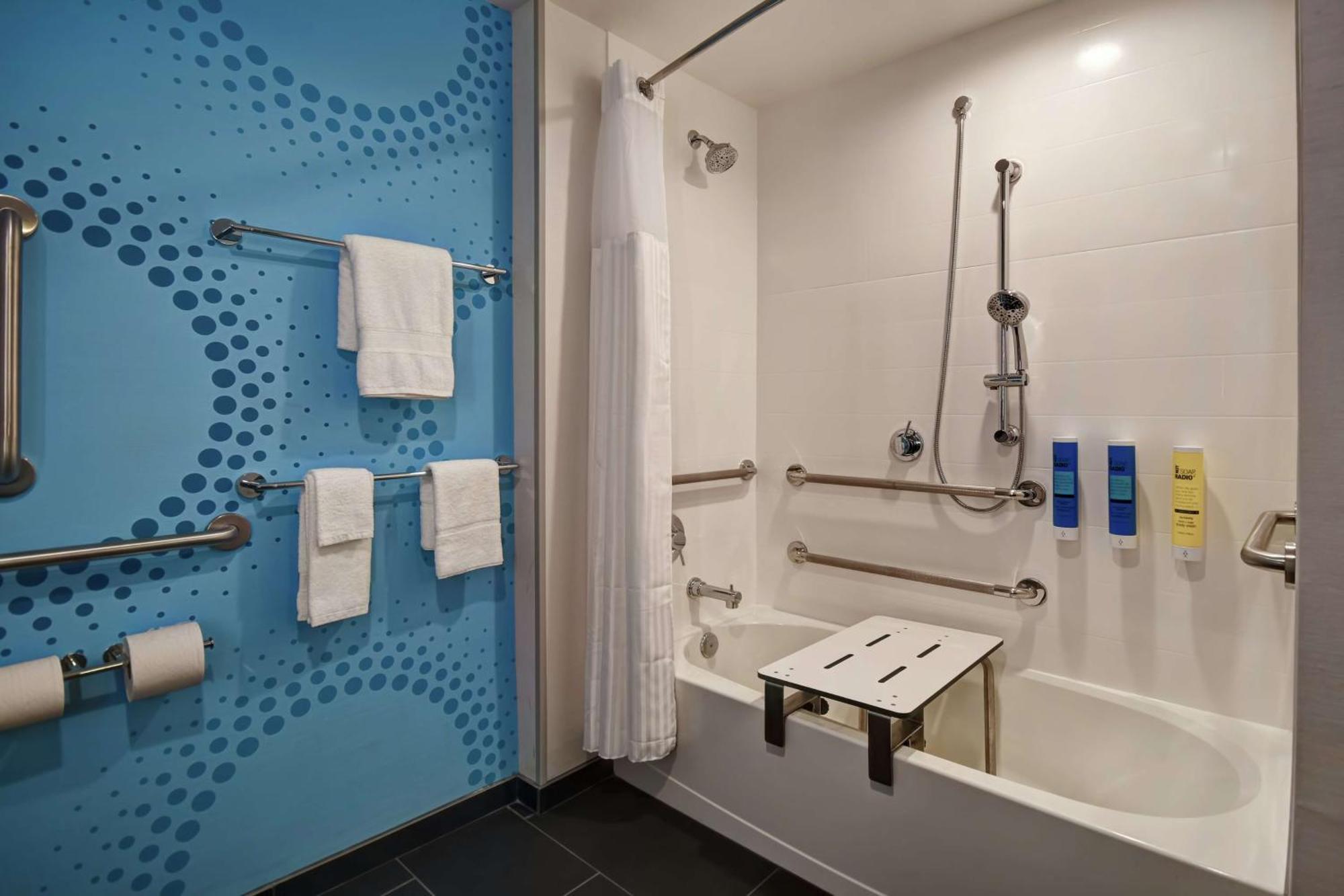 King Room with Tub - Hearing Accessible