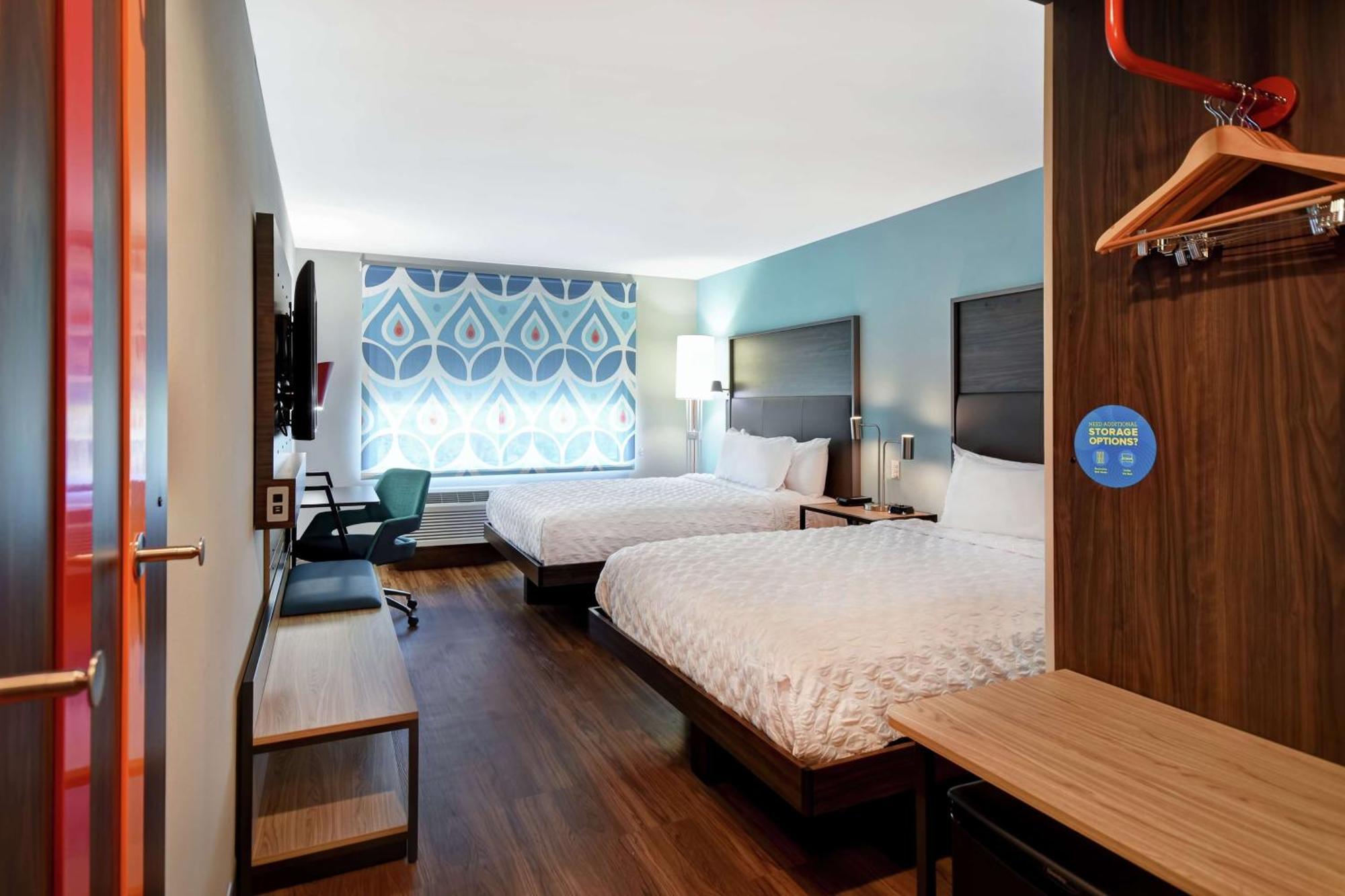 Queen Room with Two Queen Beds - Hearing Access