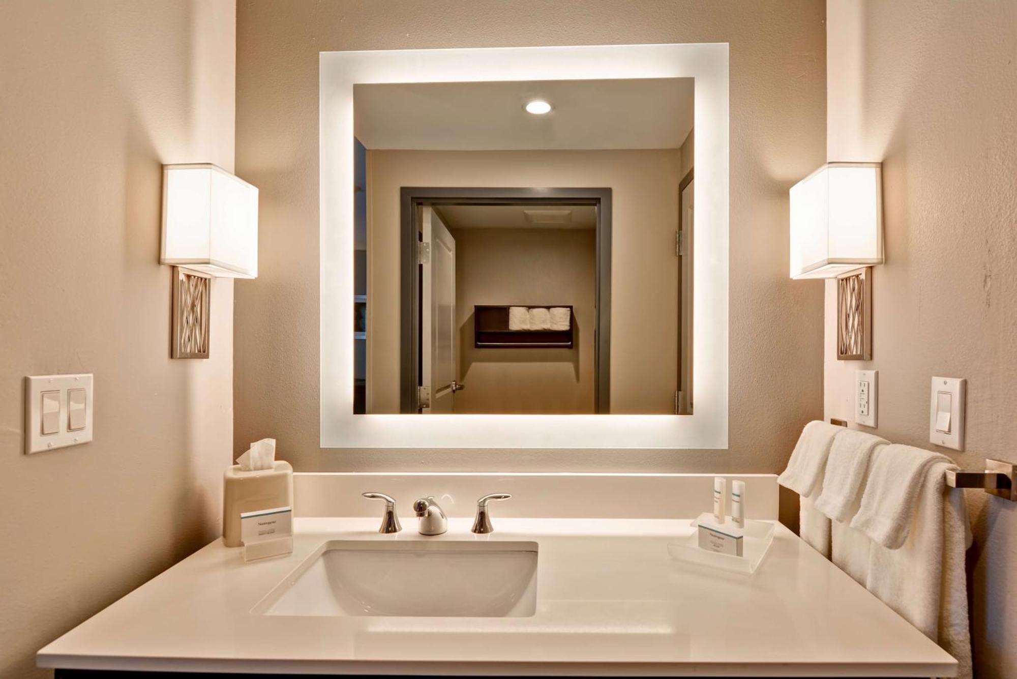 King Studio Suite - Hearing Access/Non-Smoking