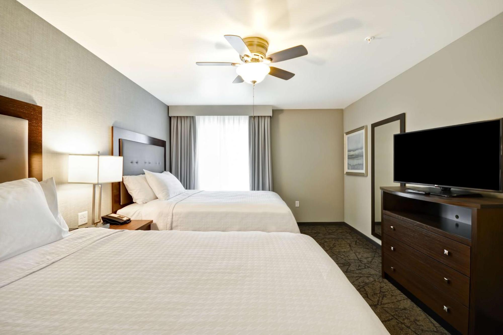 One-Bedroom Queen Suite with Two Queen Beds - Non-Smoking