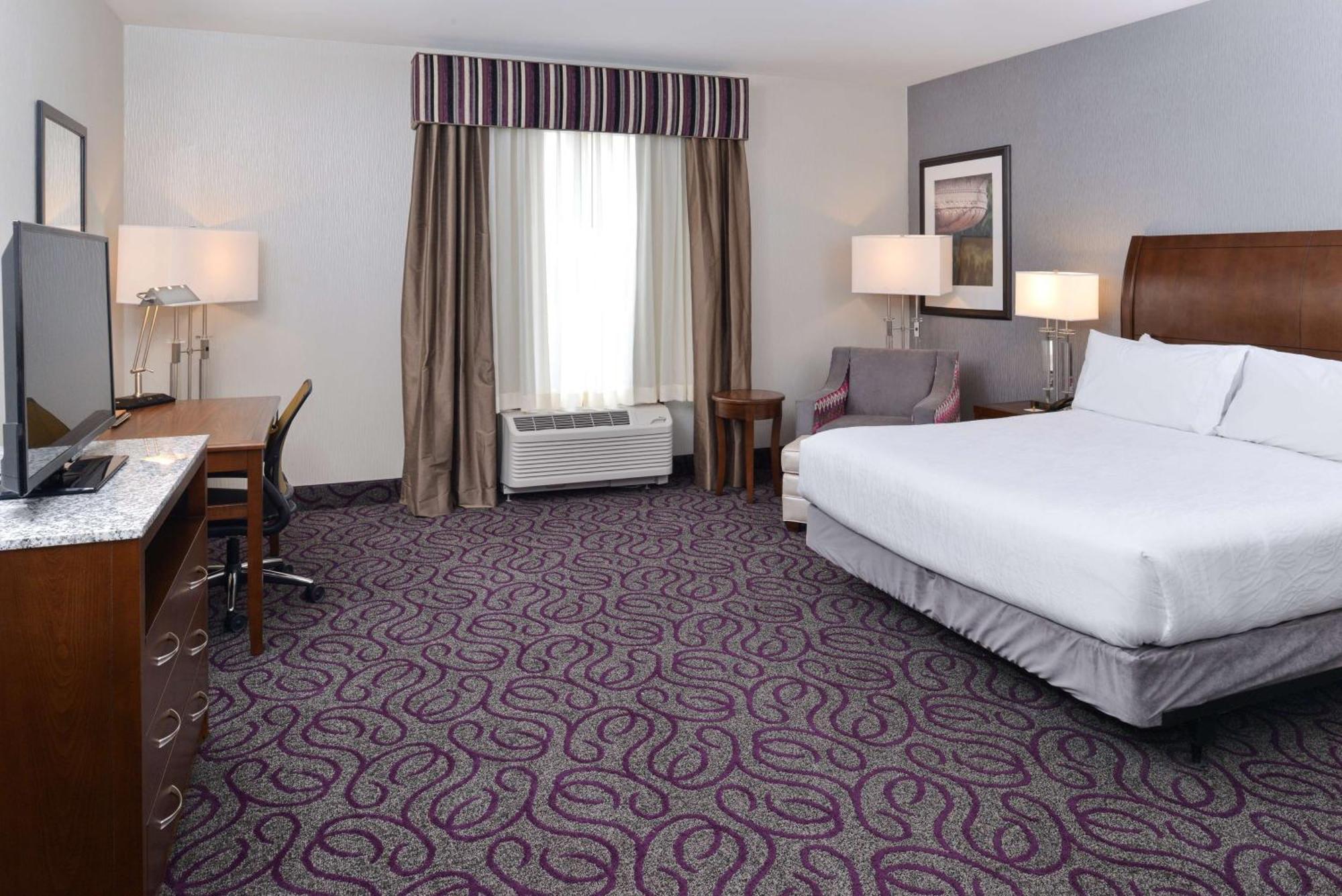 King Room with Roll-In Shower - Mobility Access