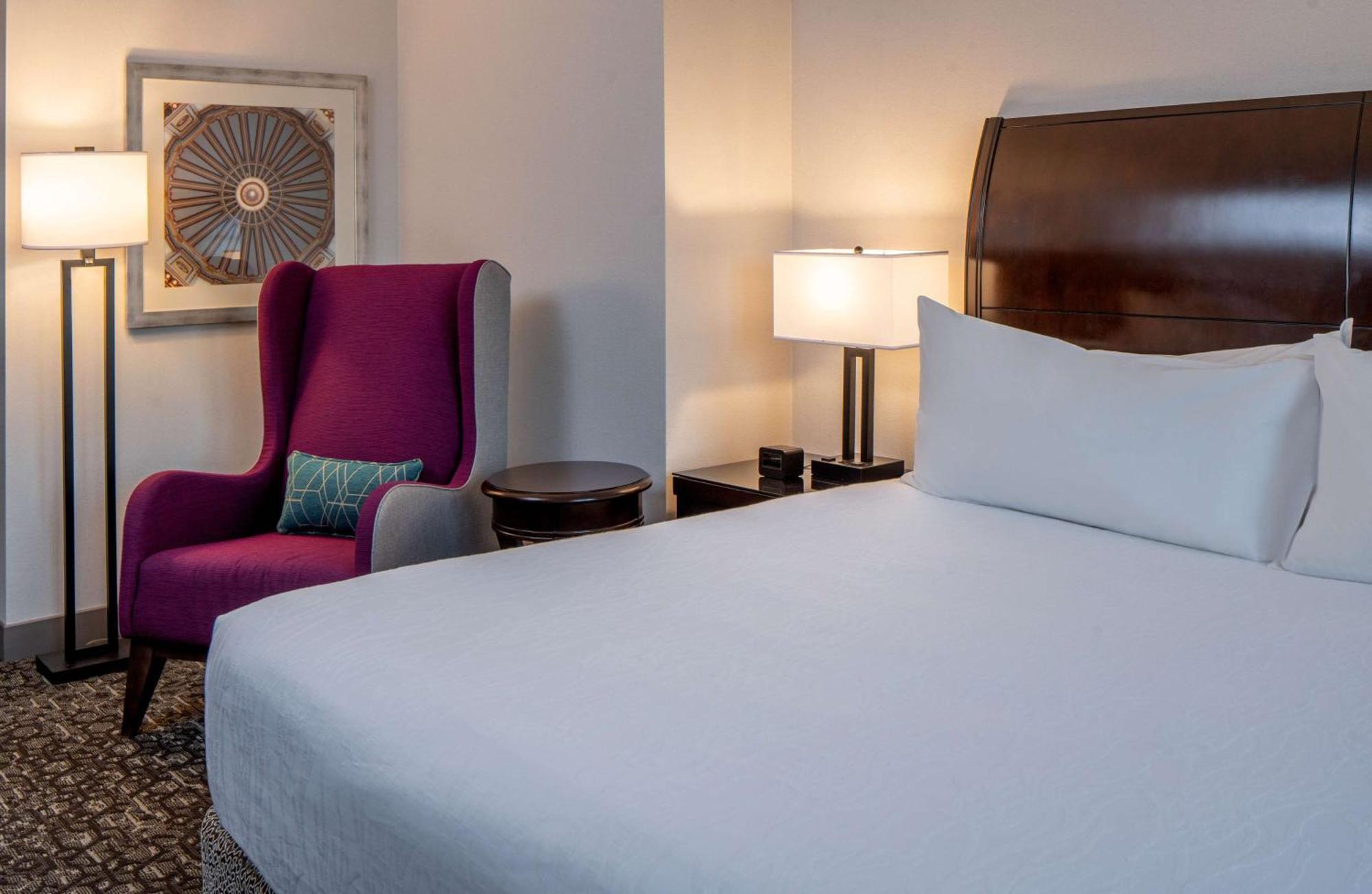 King Room with Bath Tub - Mobility Access