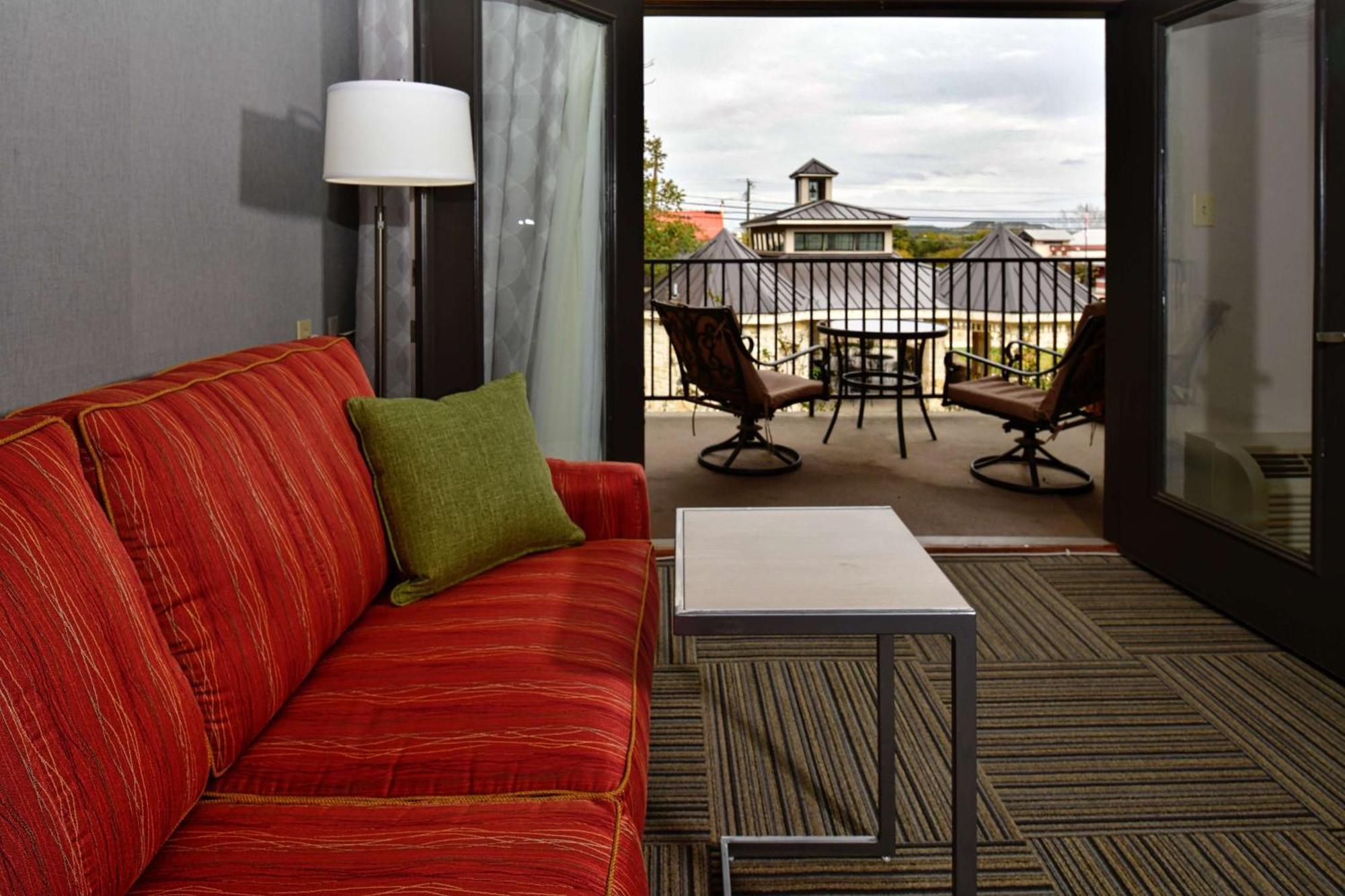 King Room with Balcony and Courtyard View - Non-Smoking