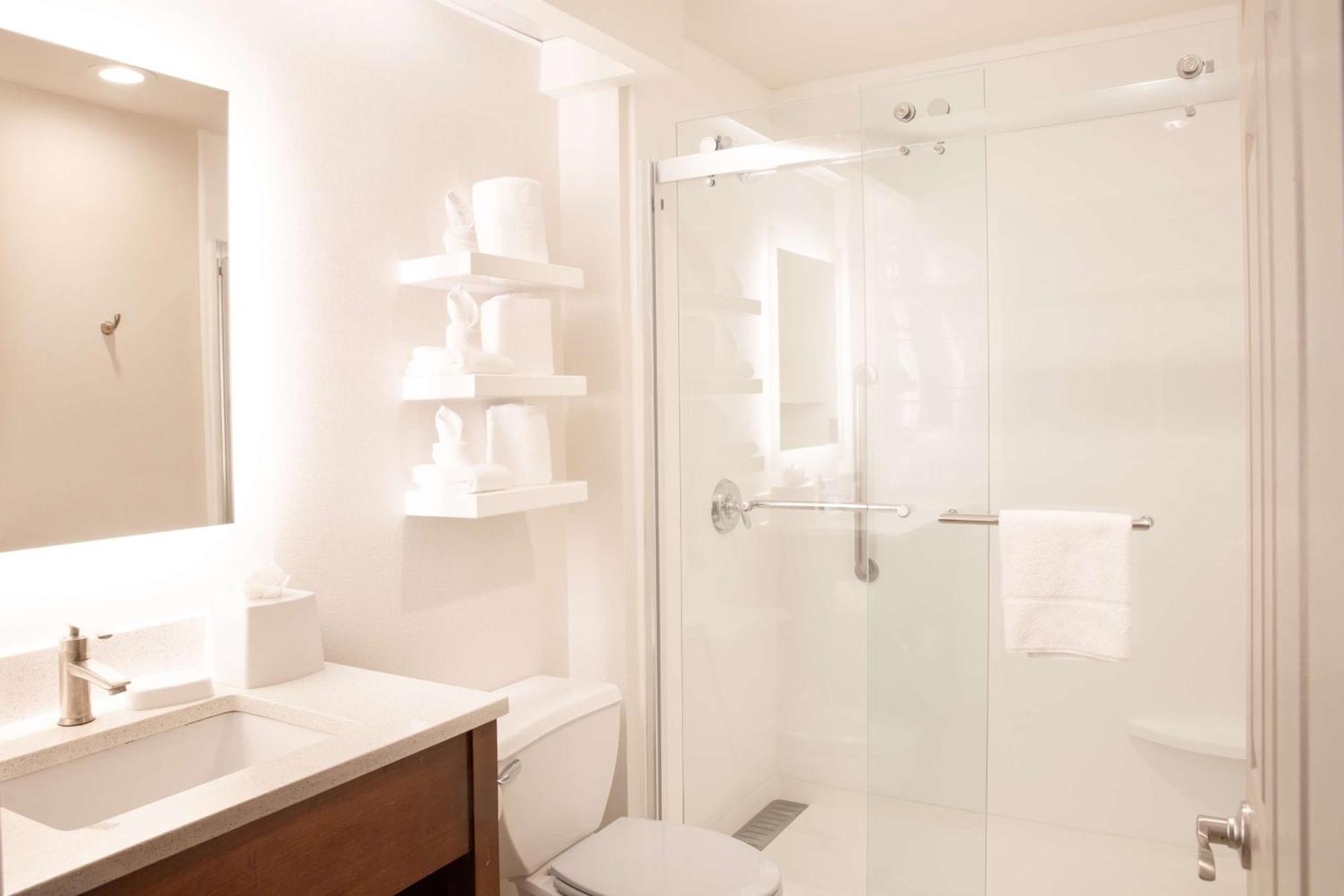 Two-Bedroom Queen Suite with Kitchen