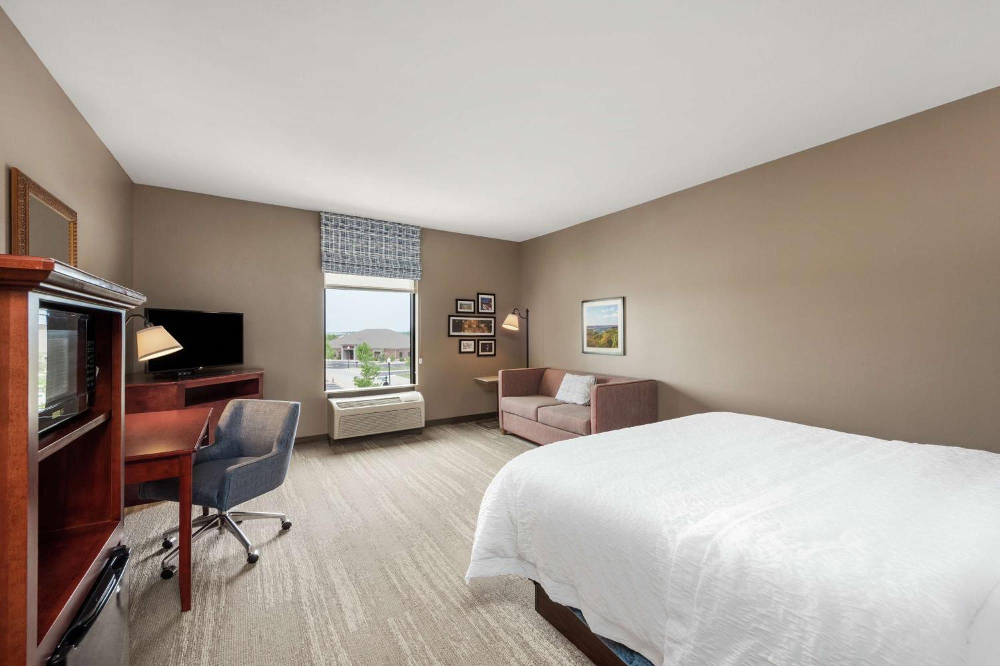 King Room with Sofa Bed - Non-Smoking