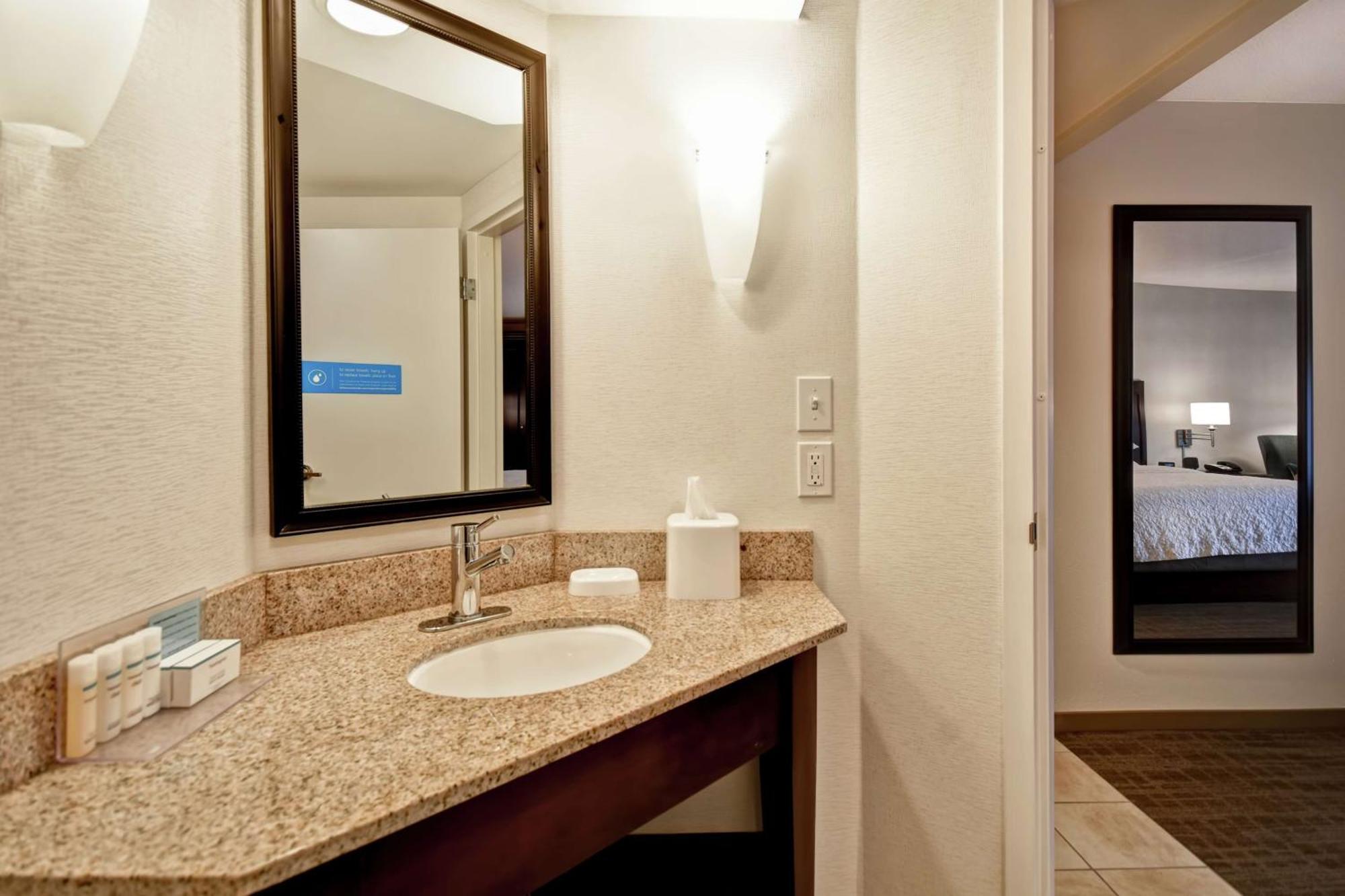 Deluxe King Room - Non-Smoking
