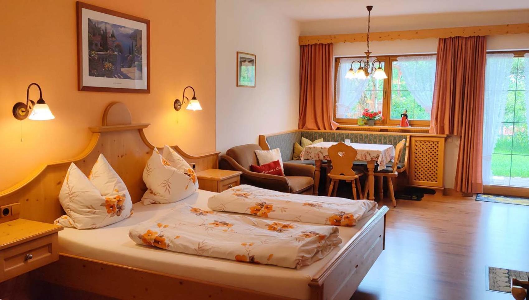 Double Room,1557929947:JPEG