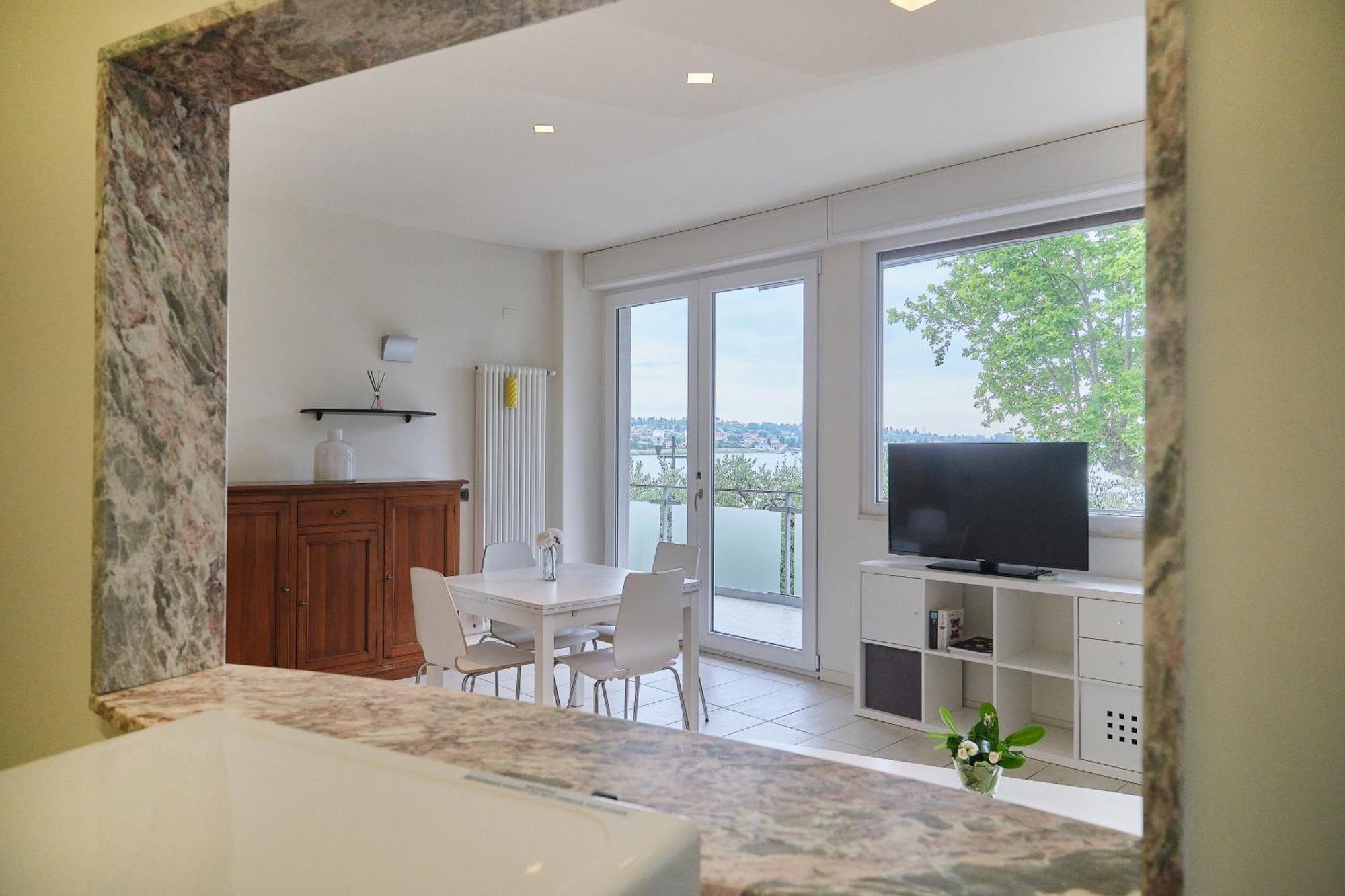 Apartment with Partial Lake View,1320568942:JPEG