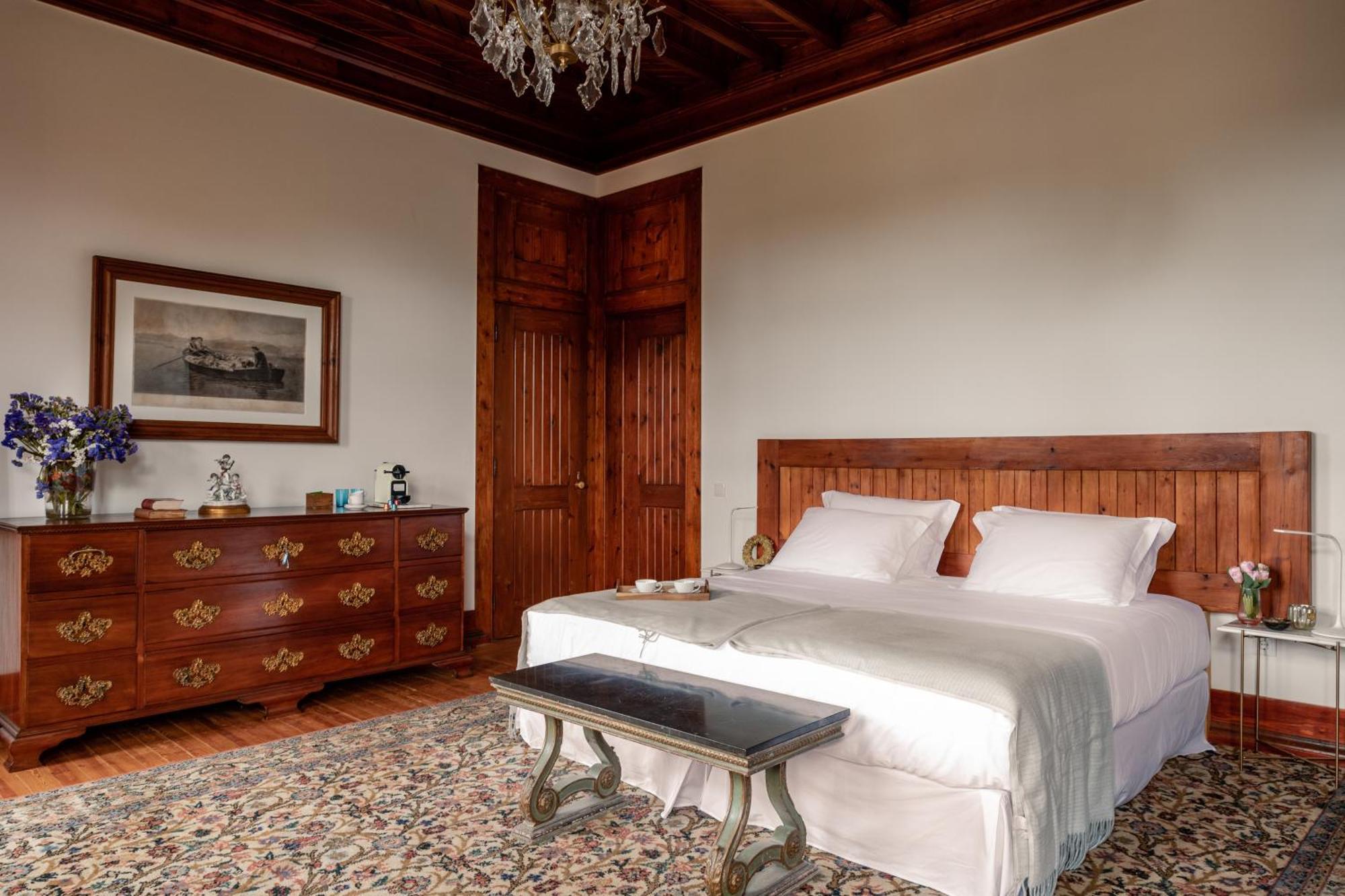 Superior Zimmer mit Kingsize-Bett und Gartenblick