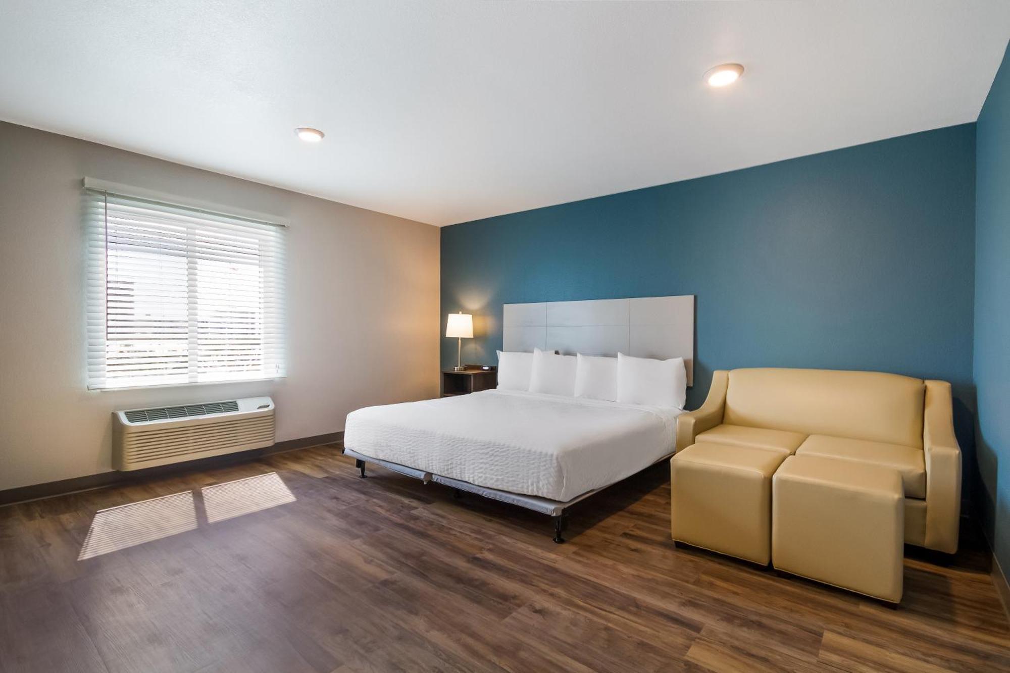 King Suite with Sofa - Disability Access/Non Smoking