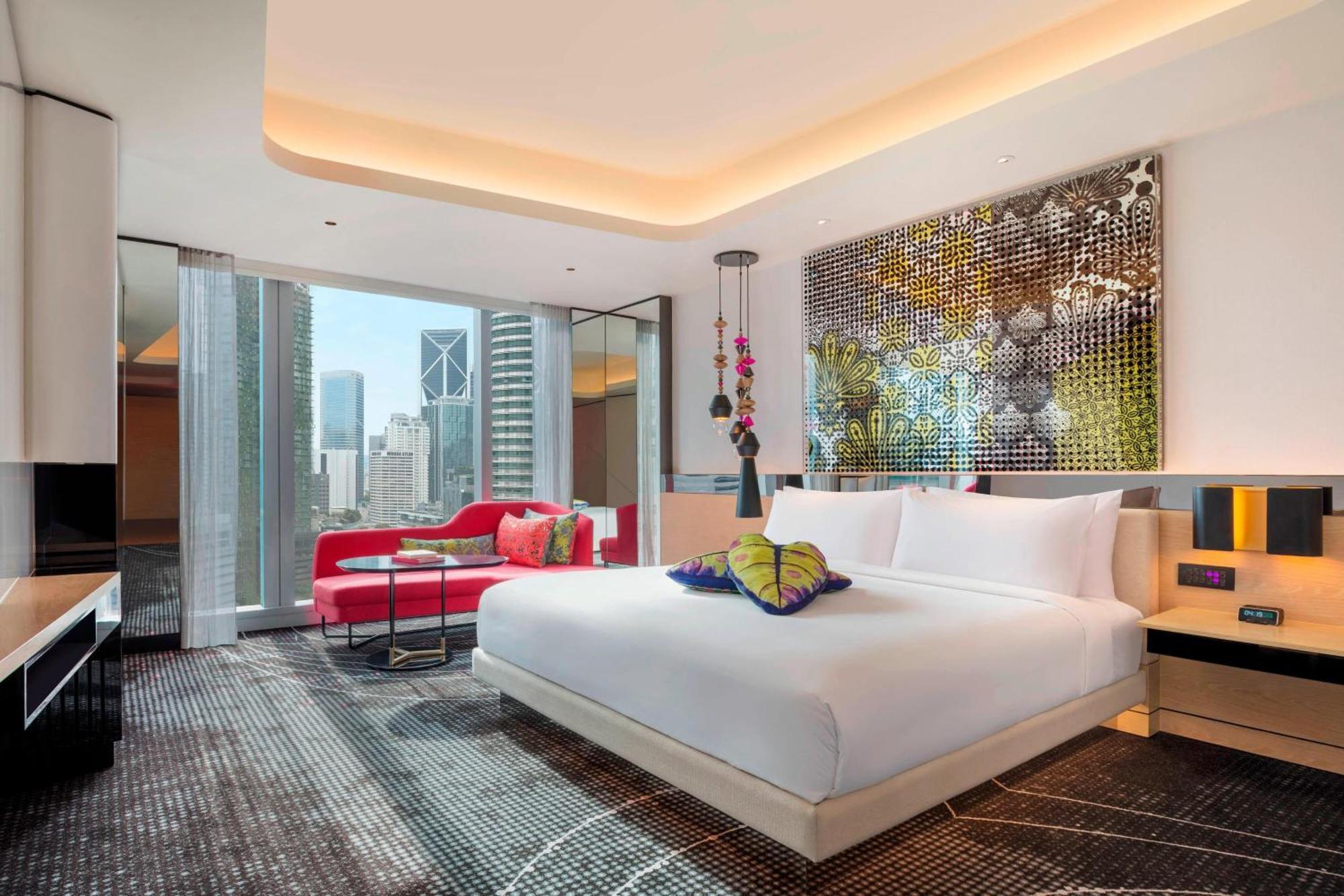 Deluxe Guest room 1 King Twin Towers view