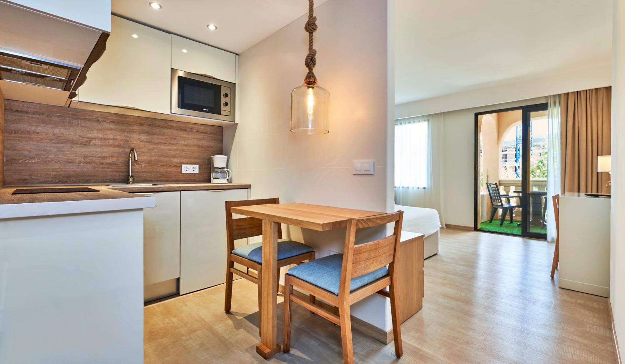 Estudio con balcón (2 adultos)