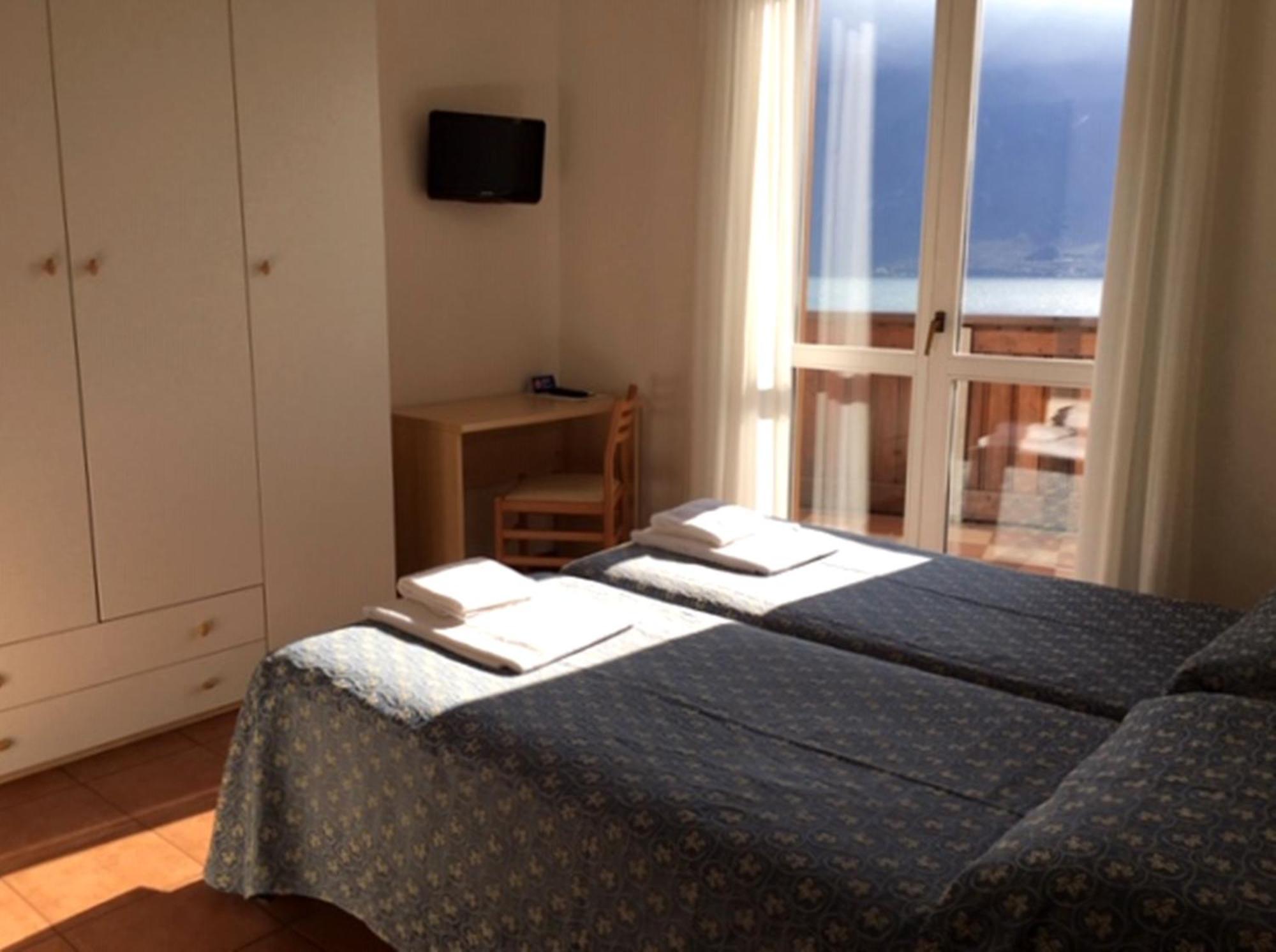 Doppel-/Zweibettzimmer mit Seeblick