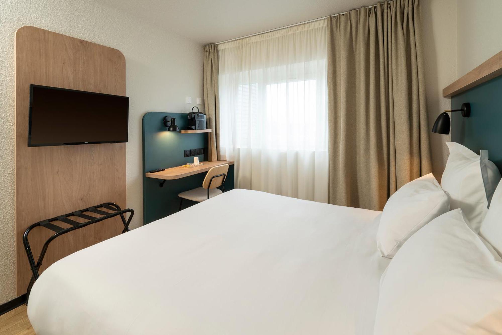 Standard Double Room - Non-Smoking,1559630056:JPEG
