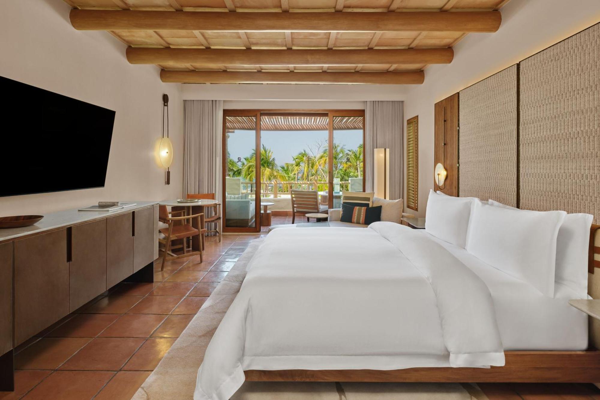 Deluxe Garden View 1 King, Guest room, 1 King, Garden view