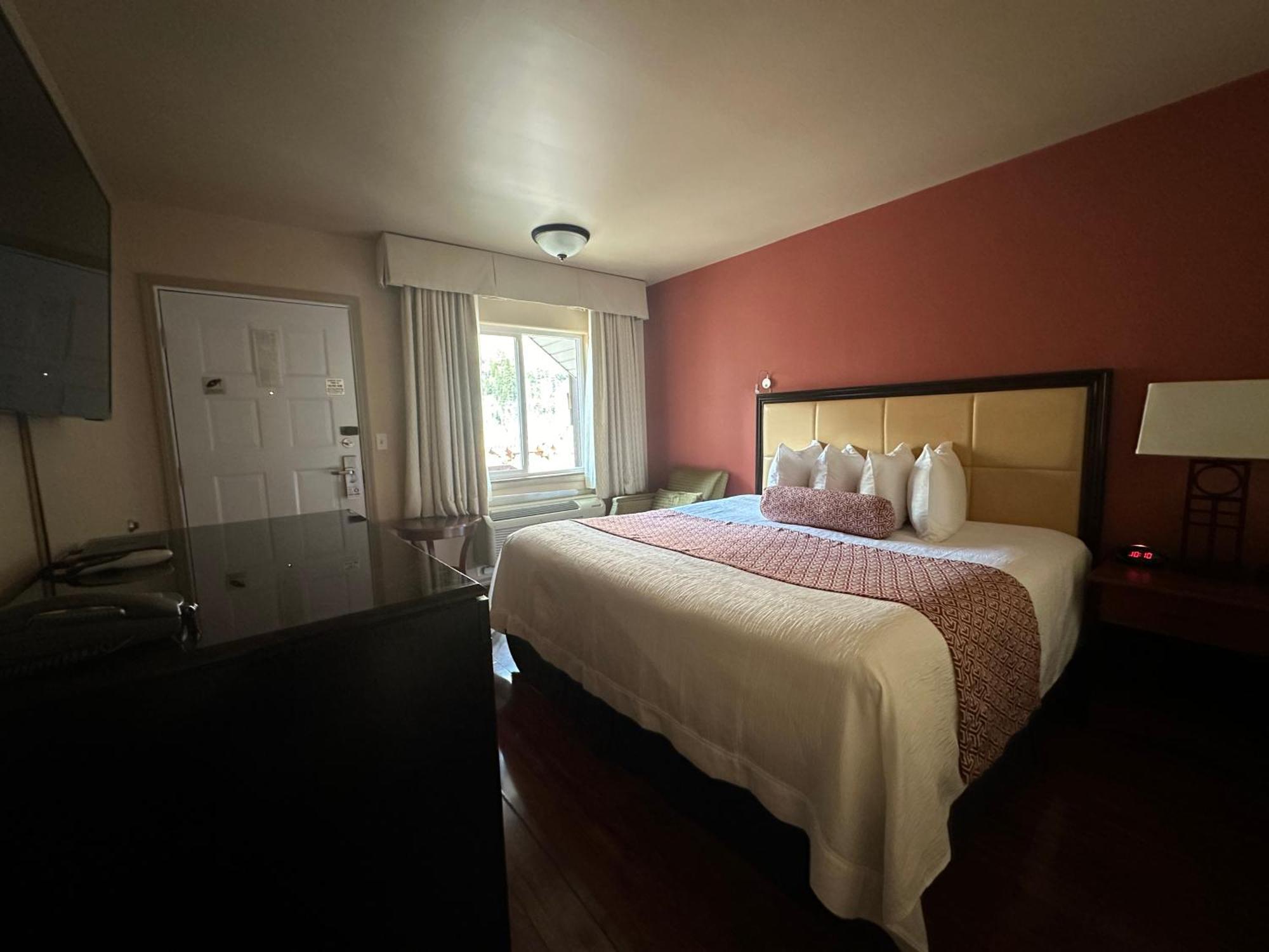 King Room,1559691085:JPEG
