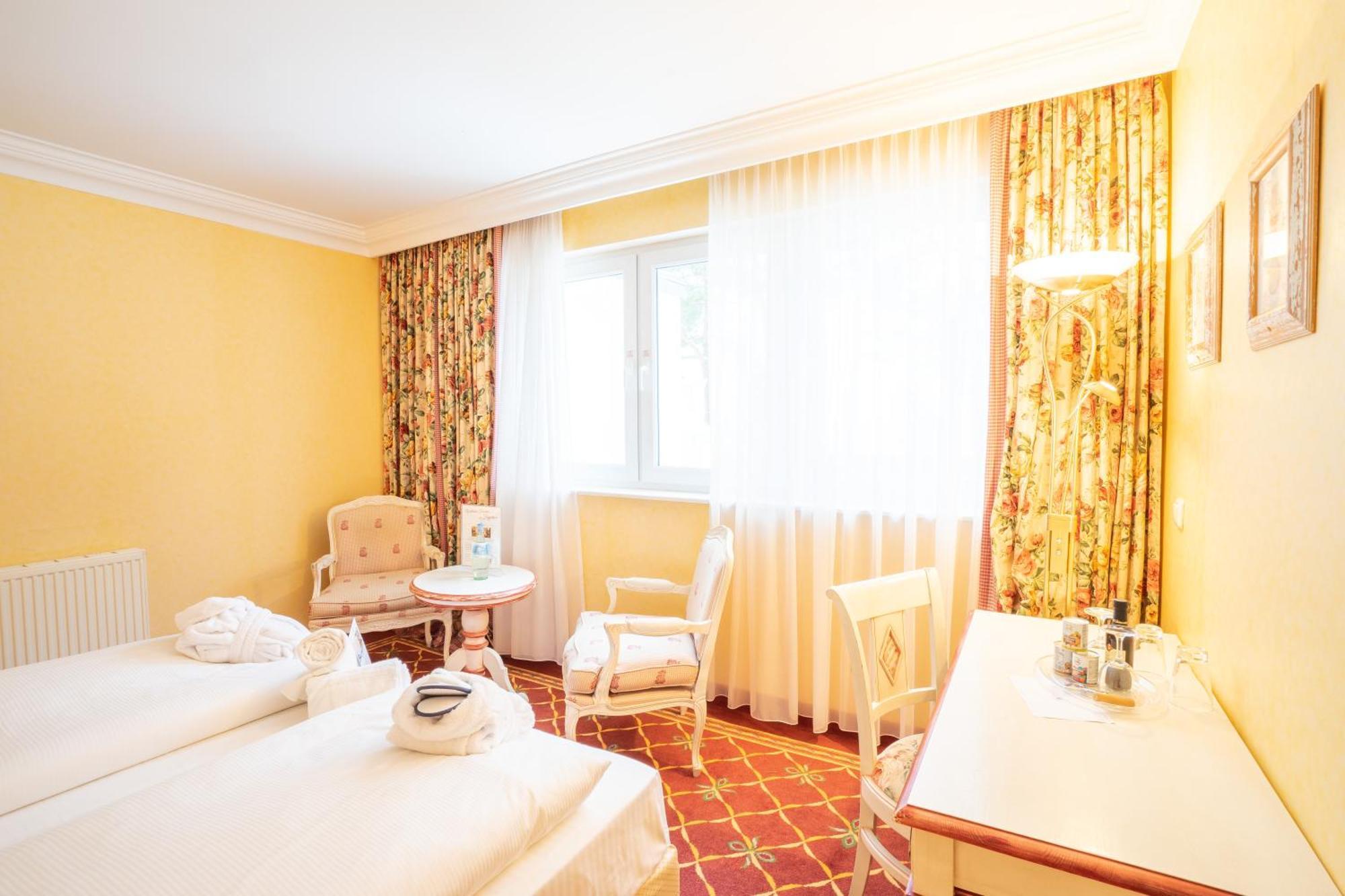 Junior Suite with City View,1566989291:JPEG