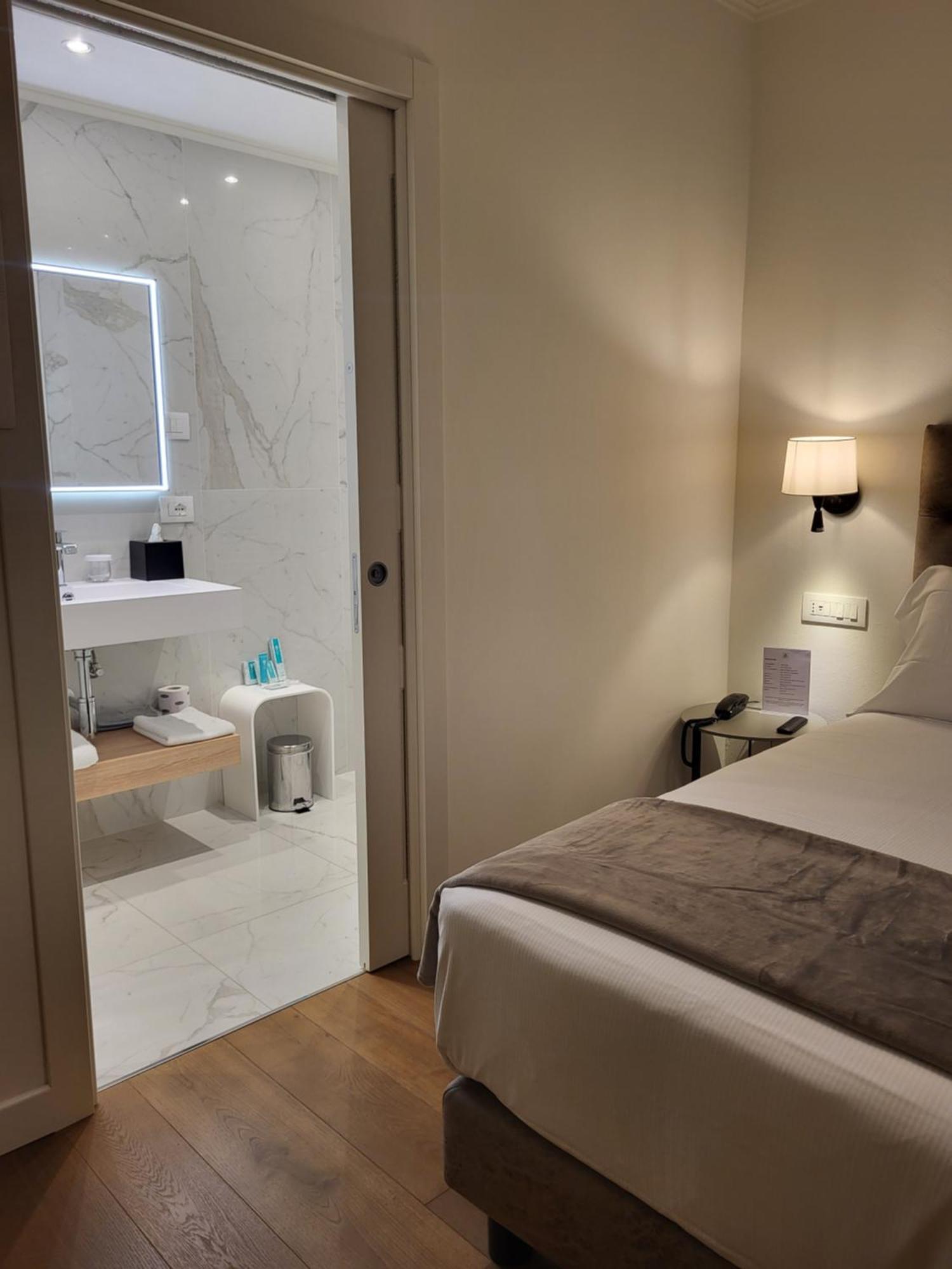Single Room,1500402208:JPEG