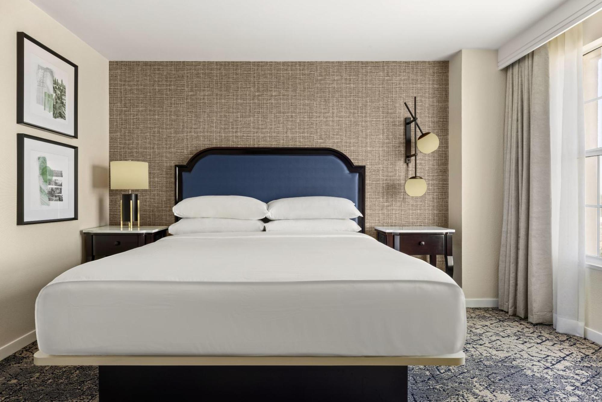 1 Bedroom 2 Room Suite