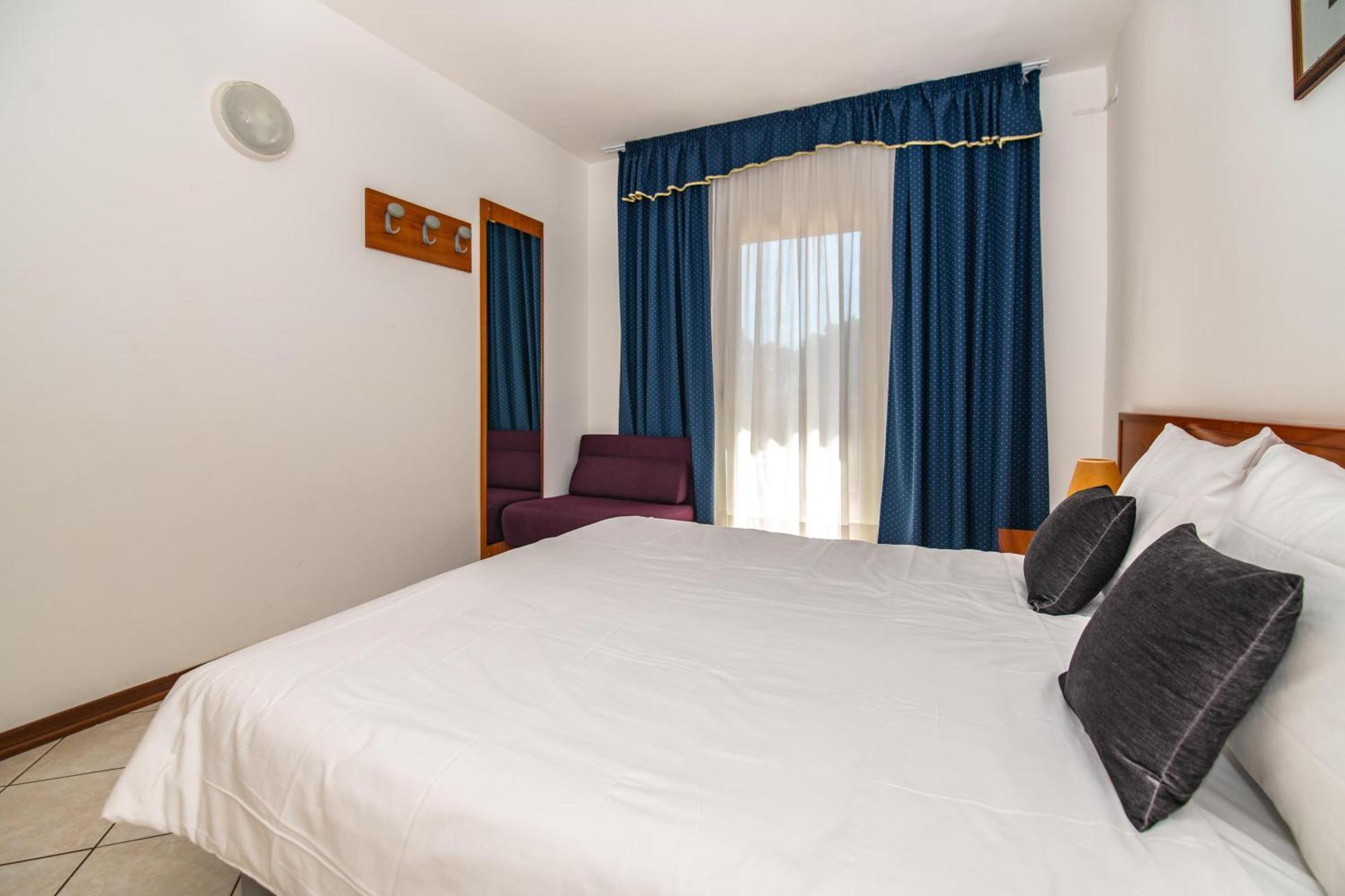 One-Bedroom Apartment,1566943511:JPEG